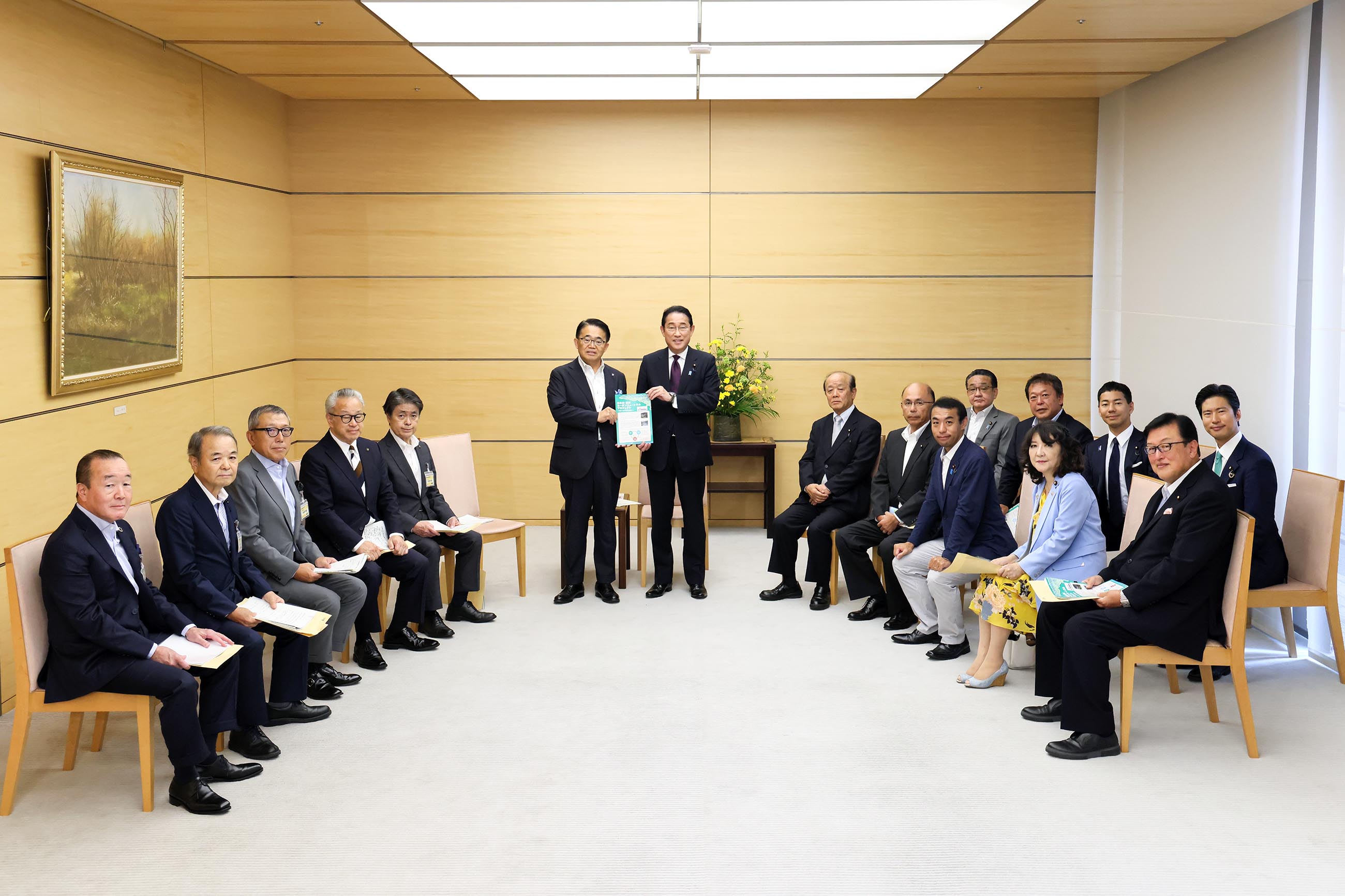 Prime Minister Kishida receiving a courtesy call (3)