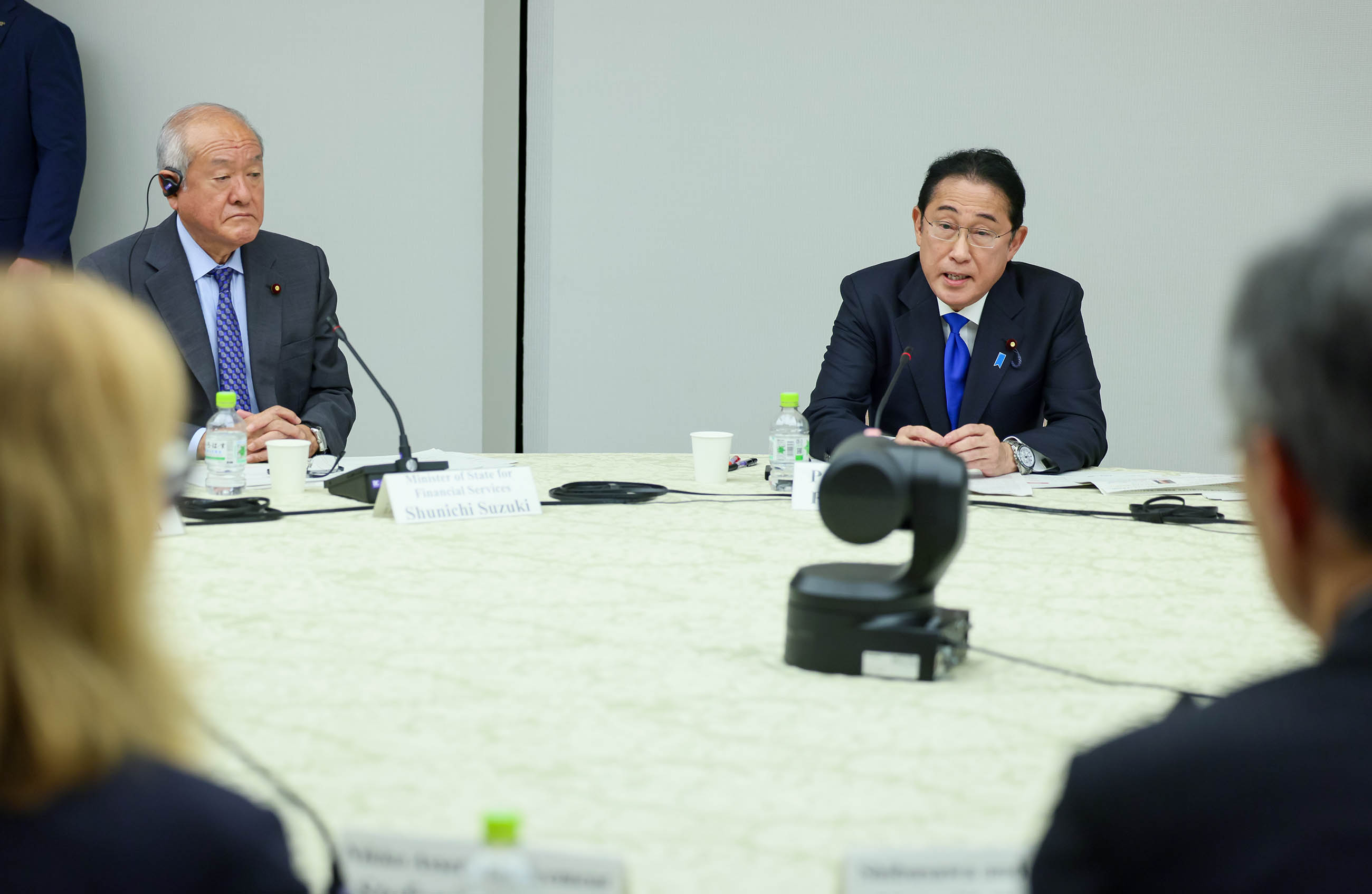 Prime Minister Kishida wrapping up a meeting (2)