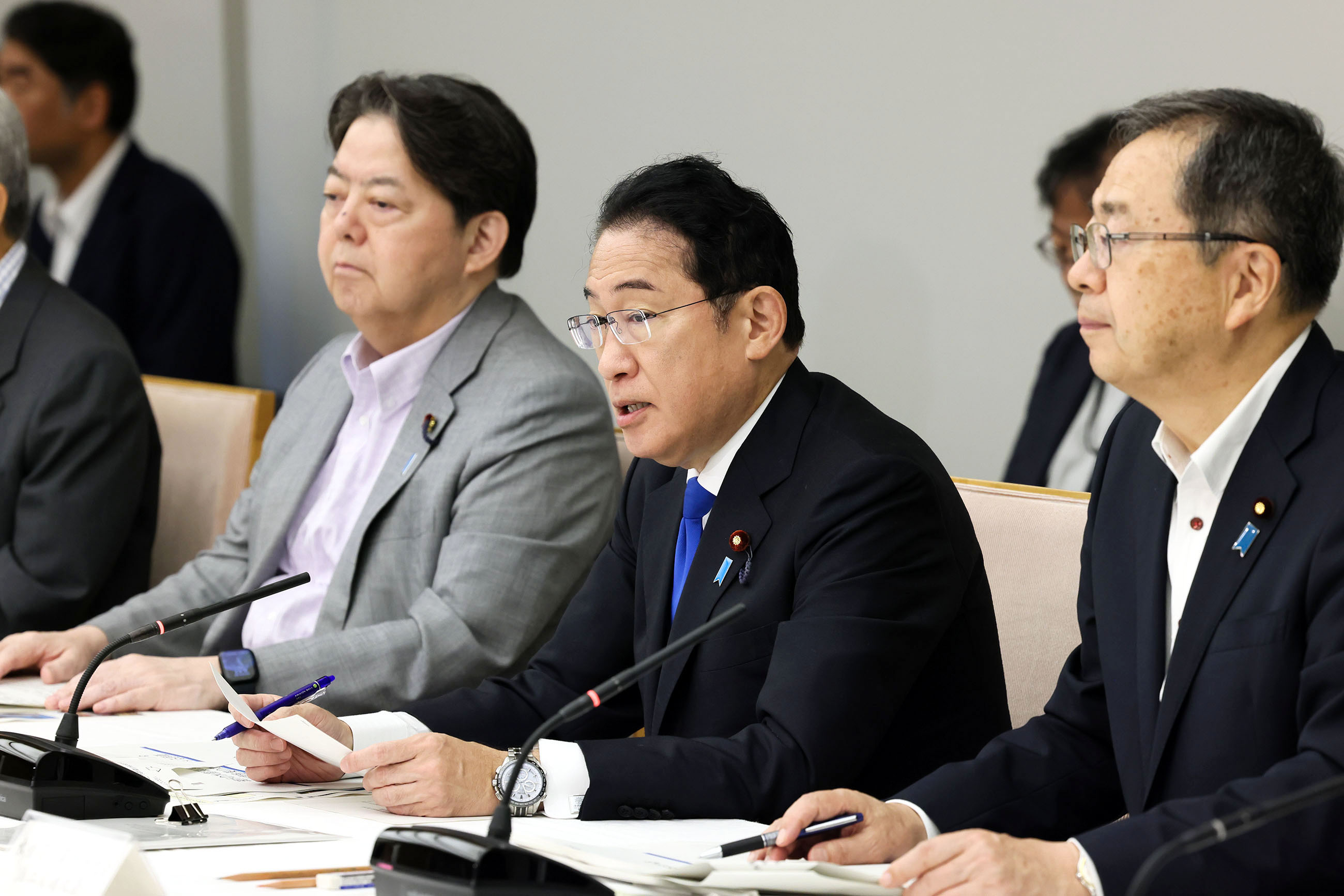 Prime Minister Kishida wrapping up a meeting (2)