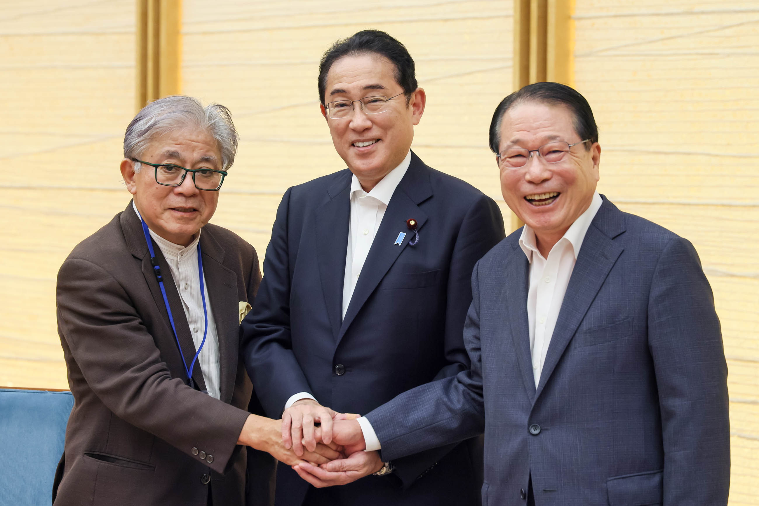 Prime Minister Kishida receiving a courtesy call (1)