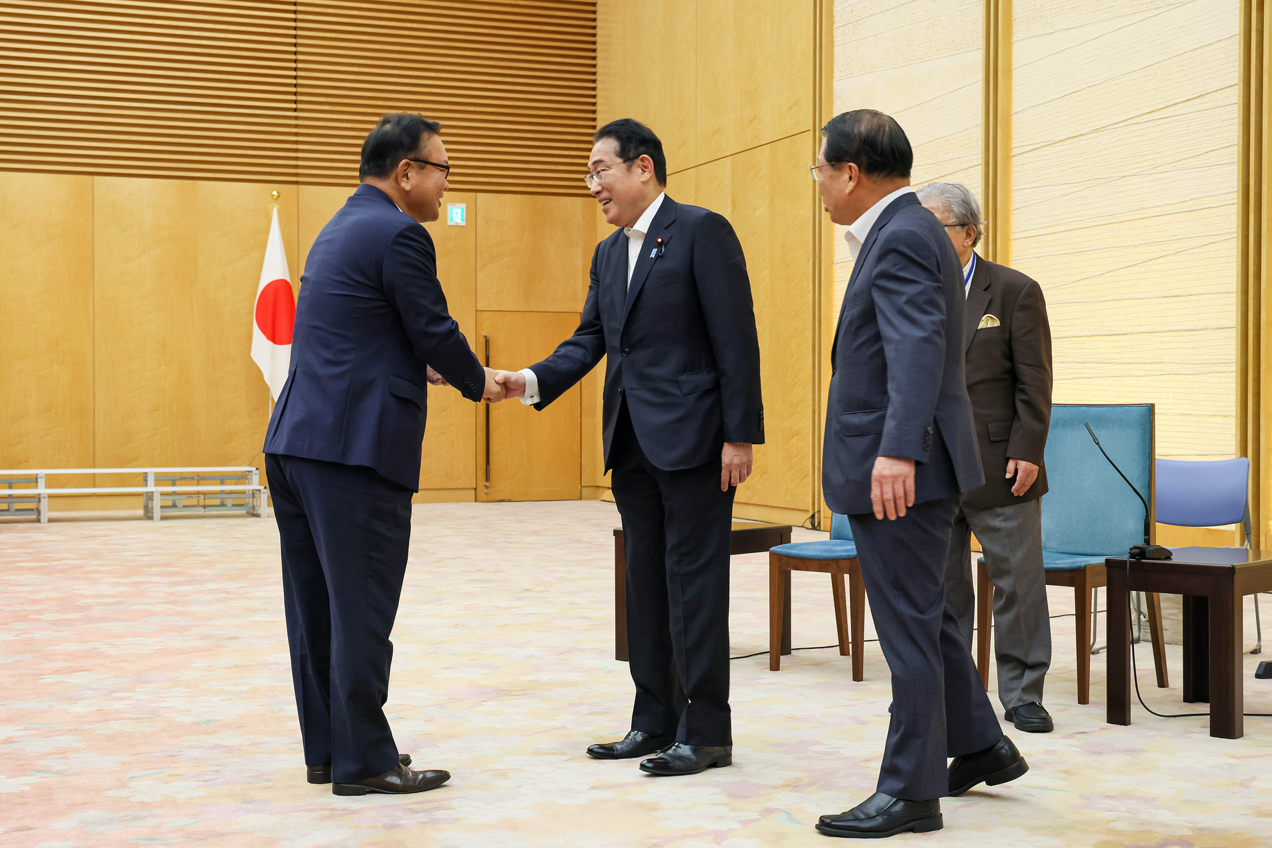 Prime Minister Kishida receiving a courtesy call (2)