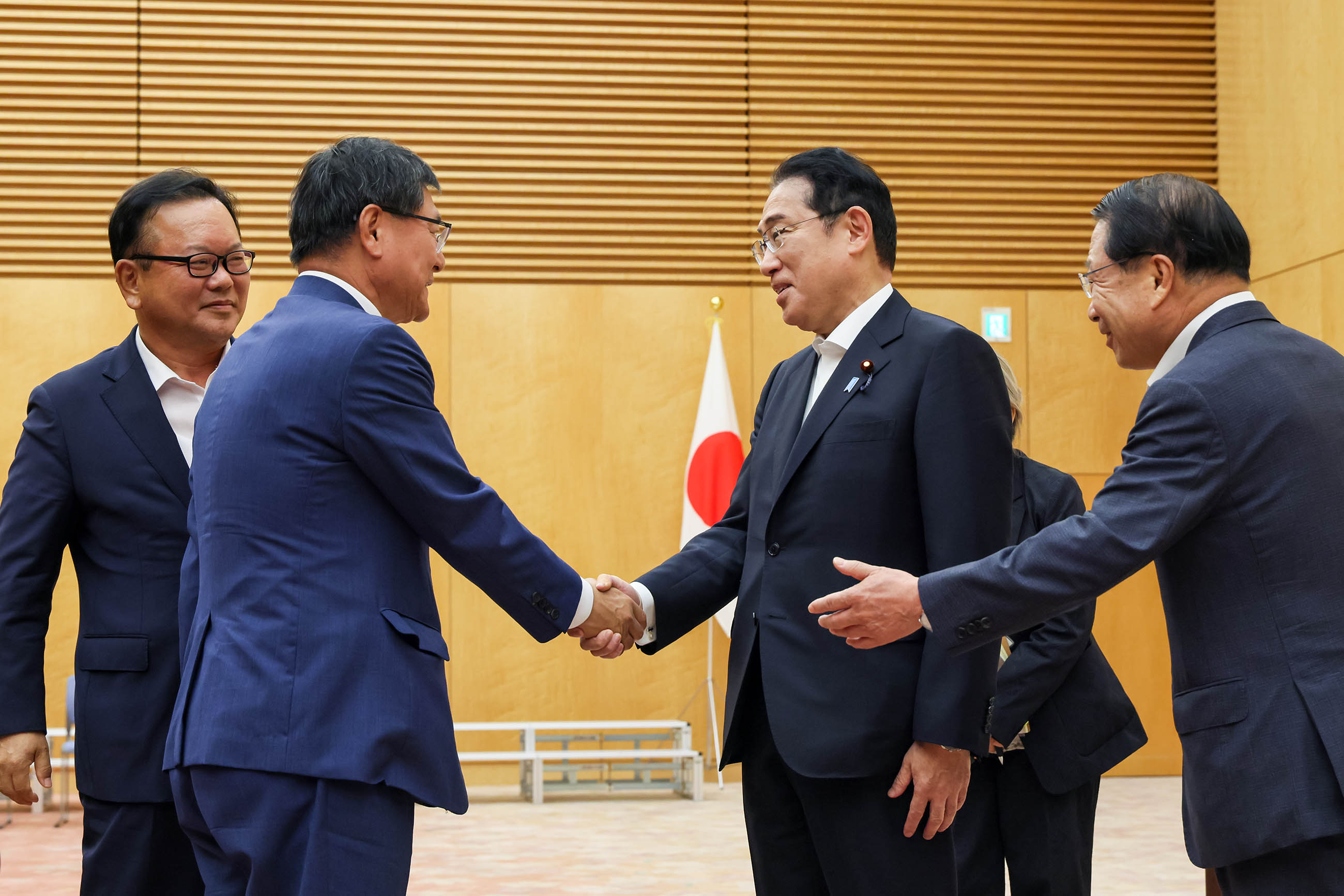 Prime Minister Kishida receiving a courtesy call (3)