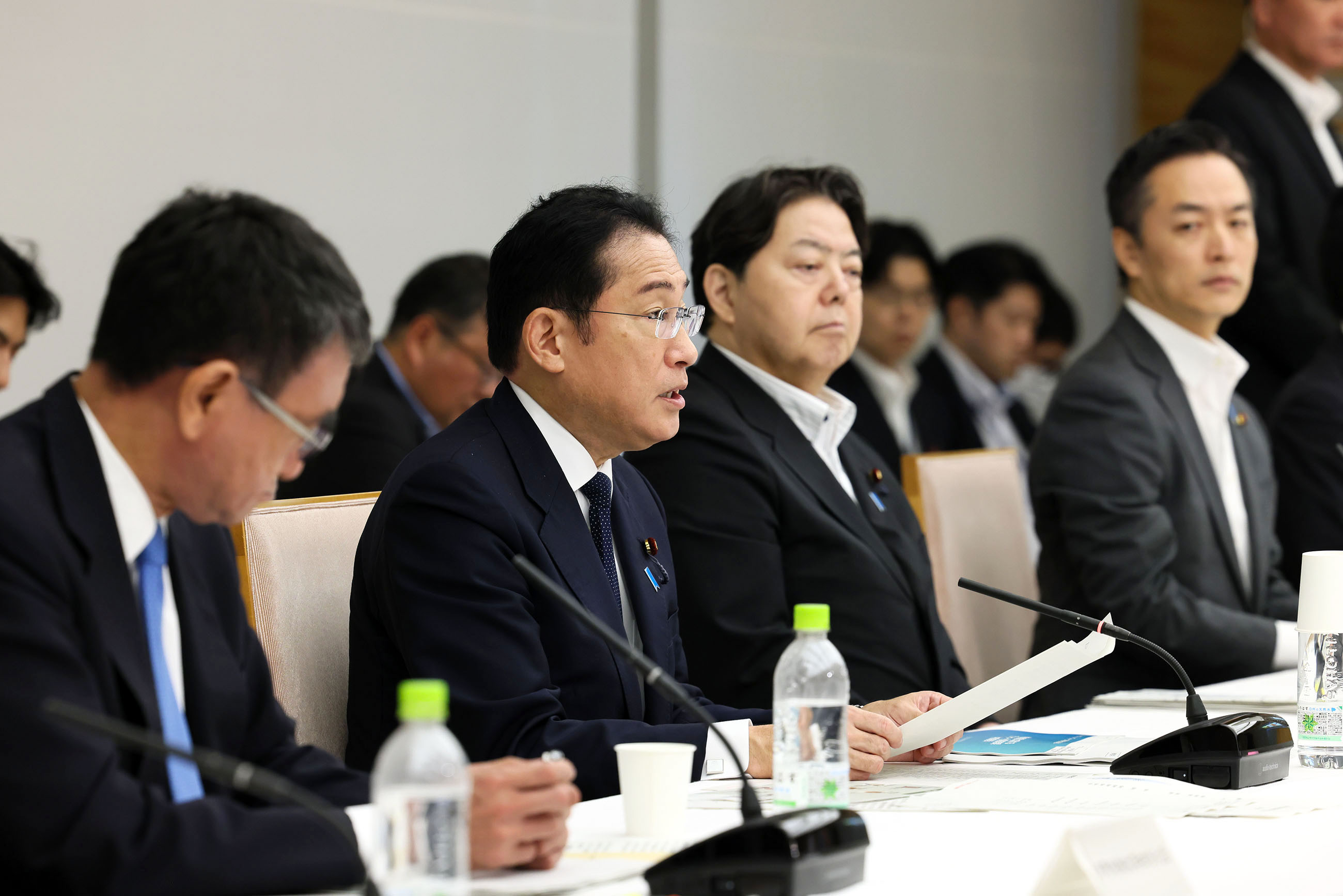 Prime Minister Kishida wrapping up a meeting (2)