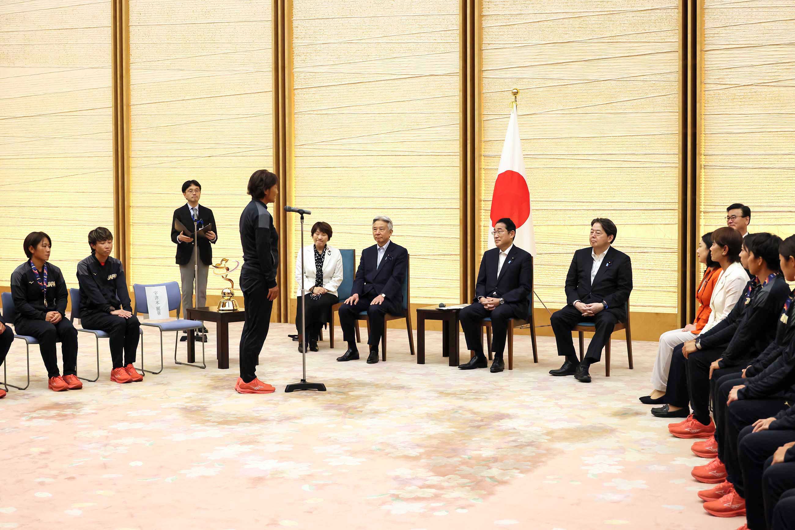 Prime Minister Kishida receiving a courtesy call (1)