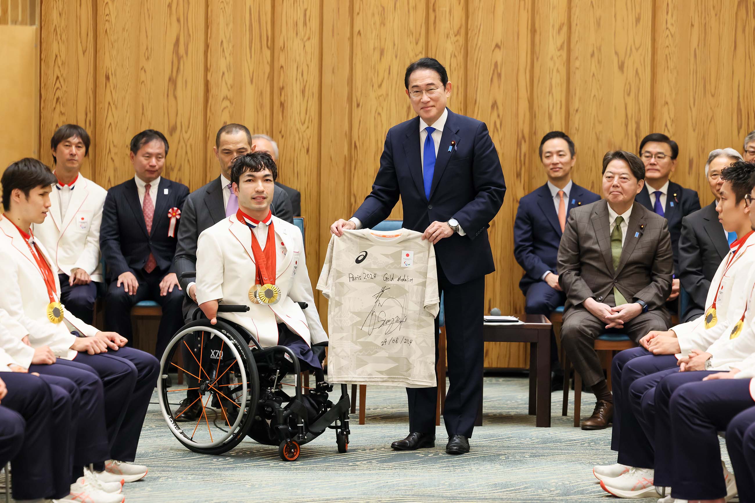 Prime Minister Kishida receiving a courtesy call (5)