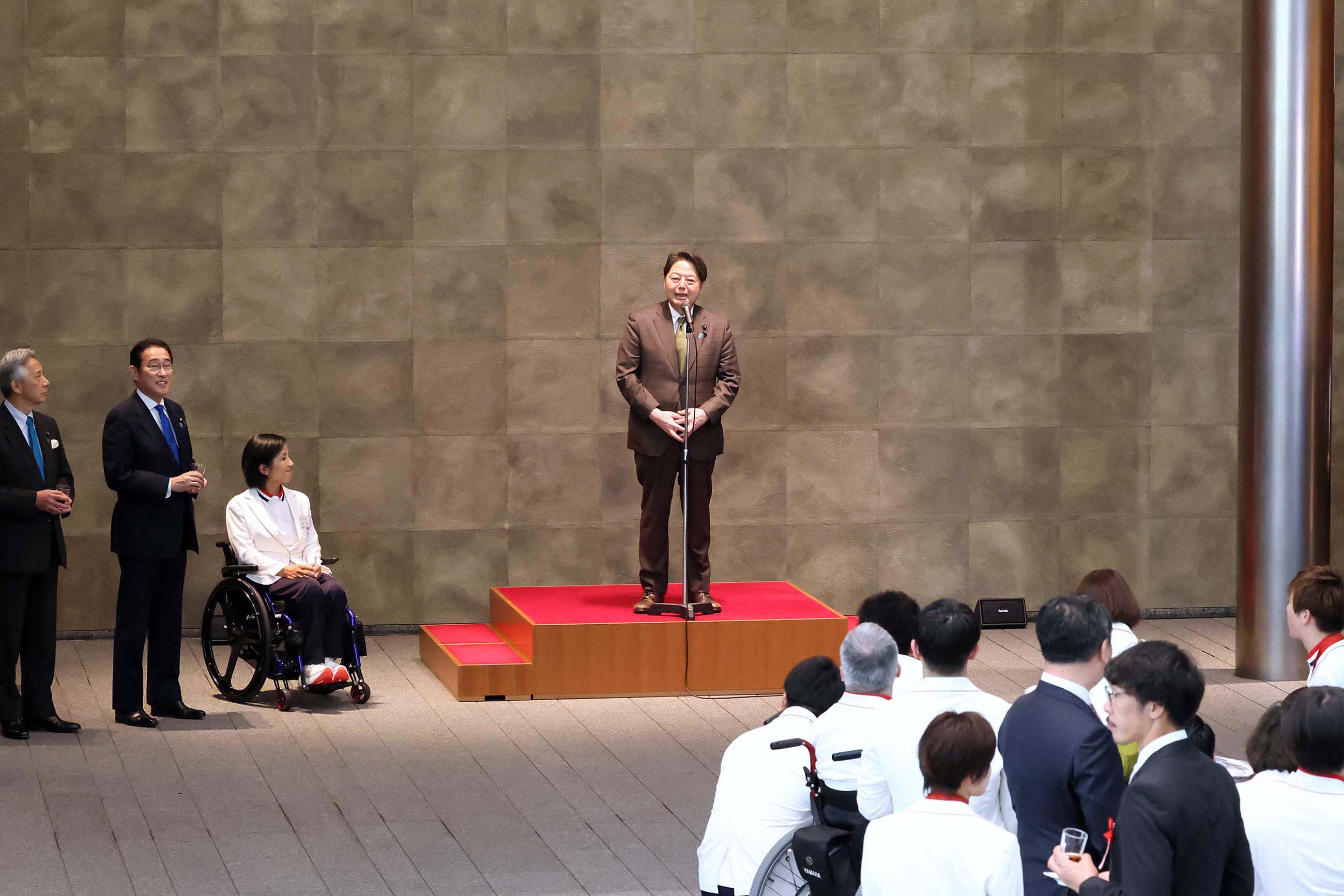 Prime Minister Kishida participating in an informal talk