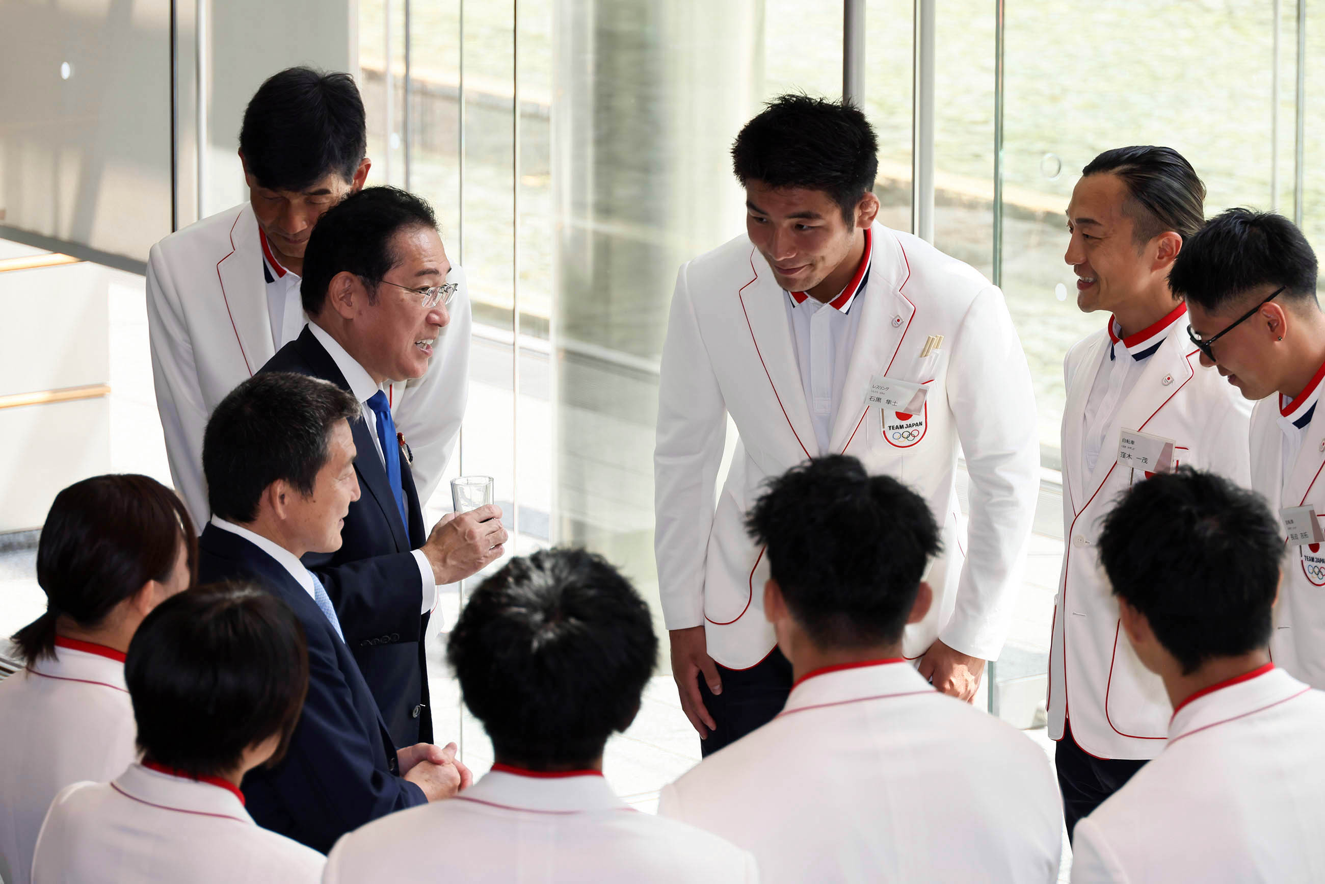 Prime Minister Kishida having a talk with the delegation (15)