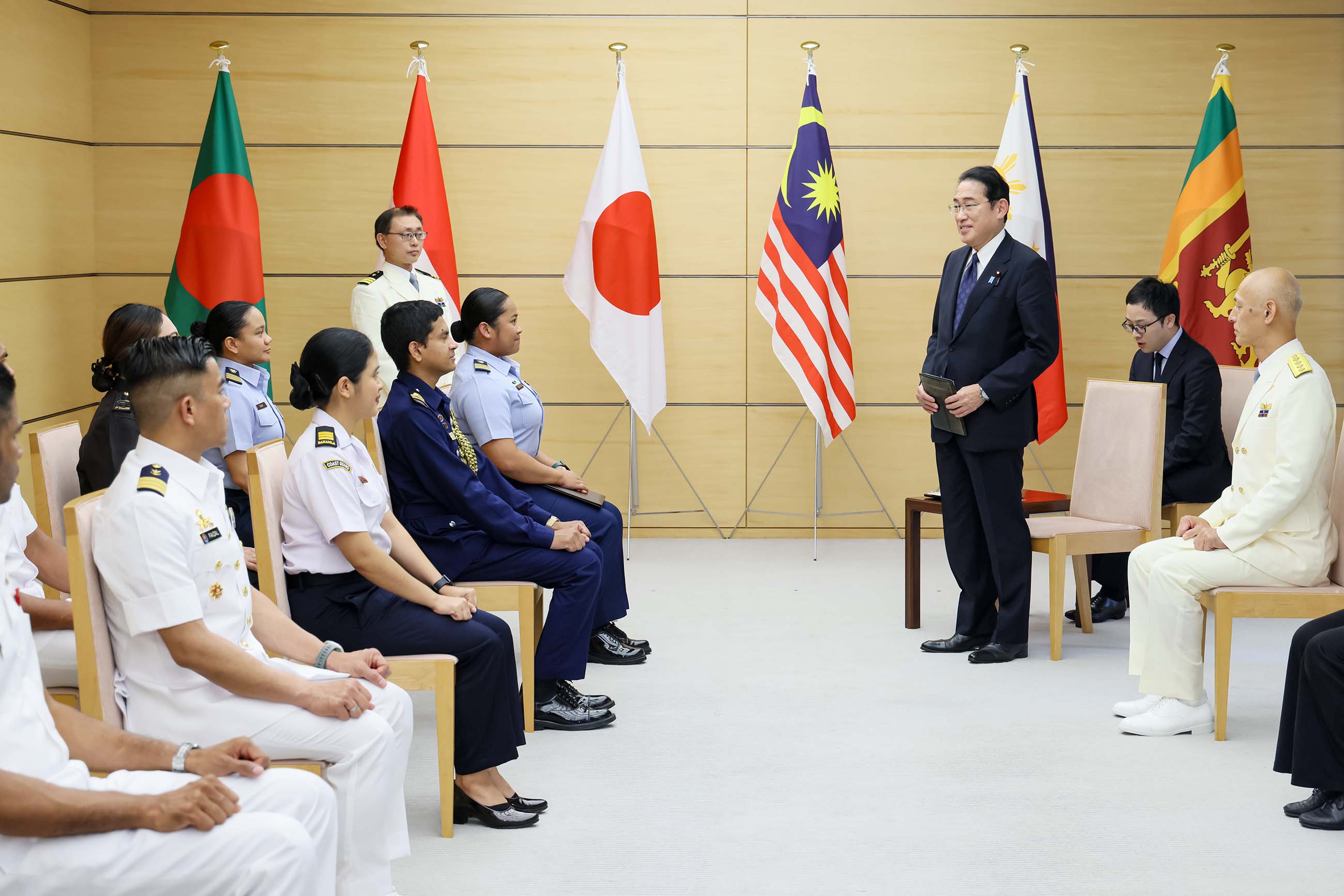 Prime Minister Kishida receiving a courtesy call (1)