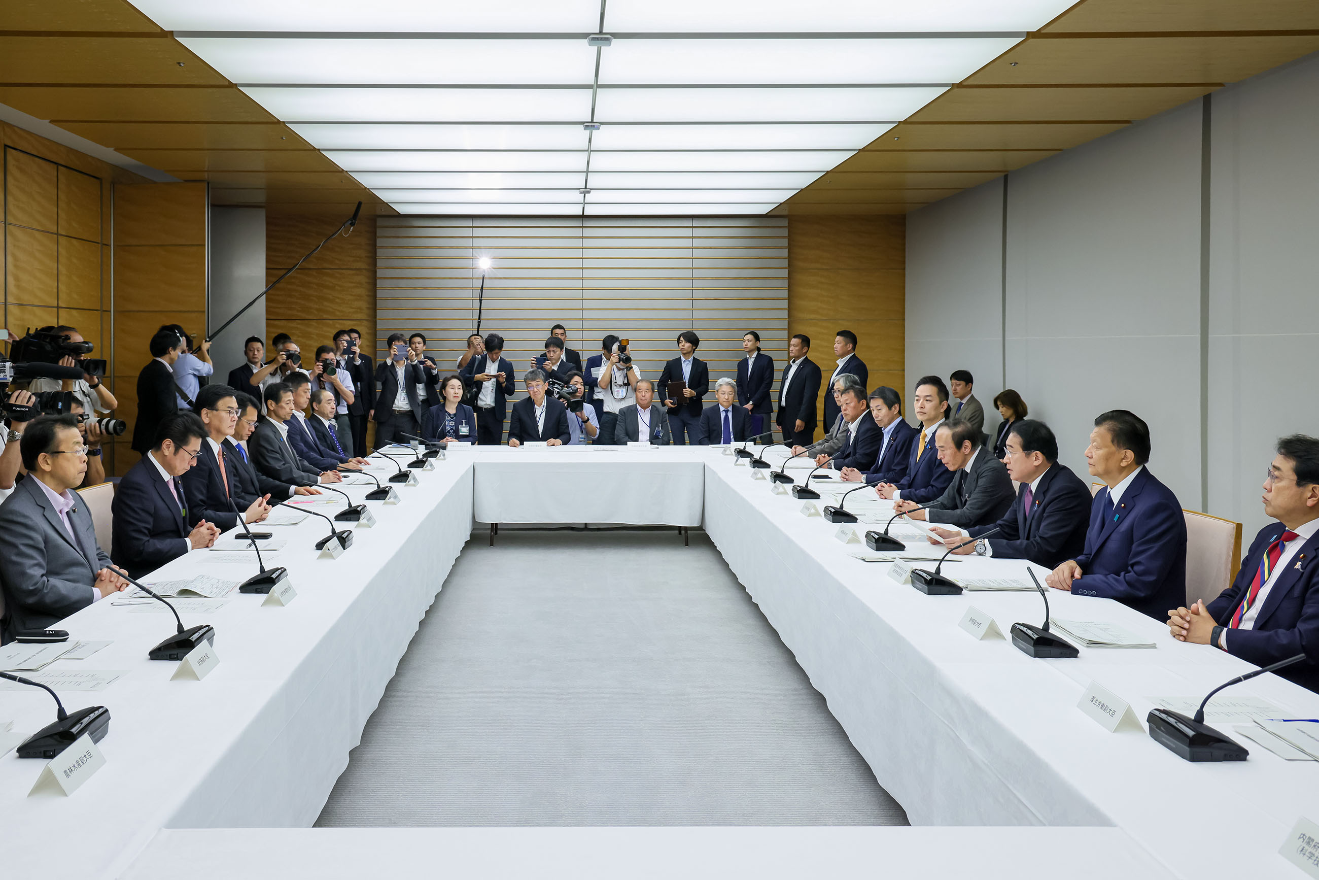 Prime Minister Kishida attending a meeting (3)