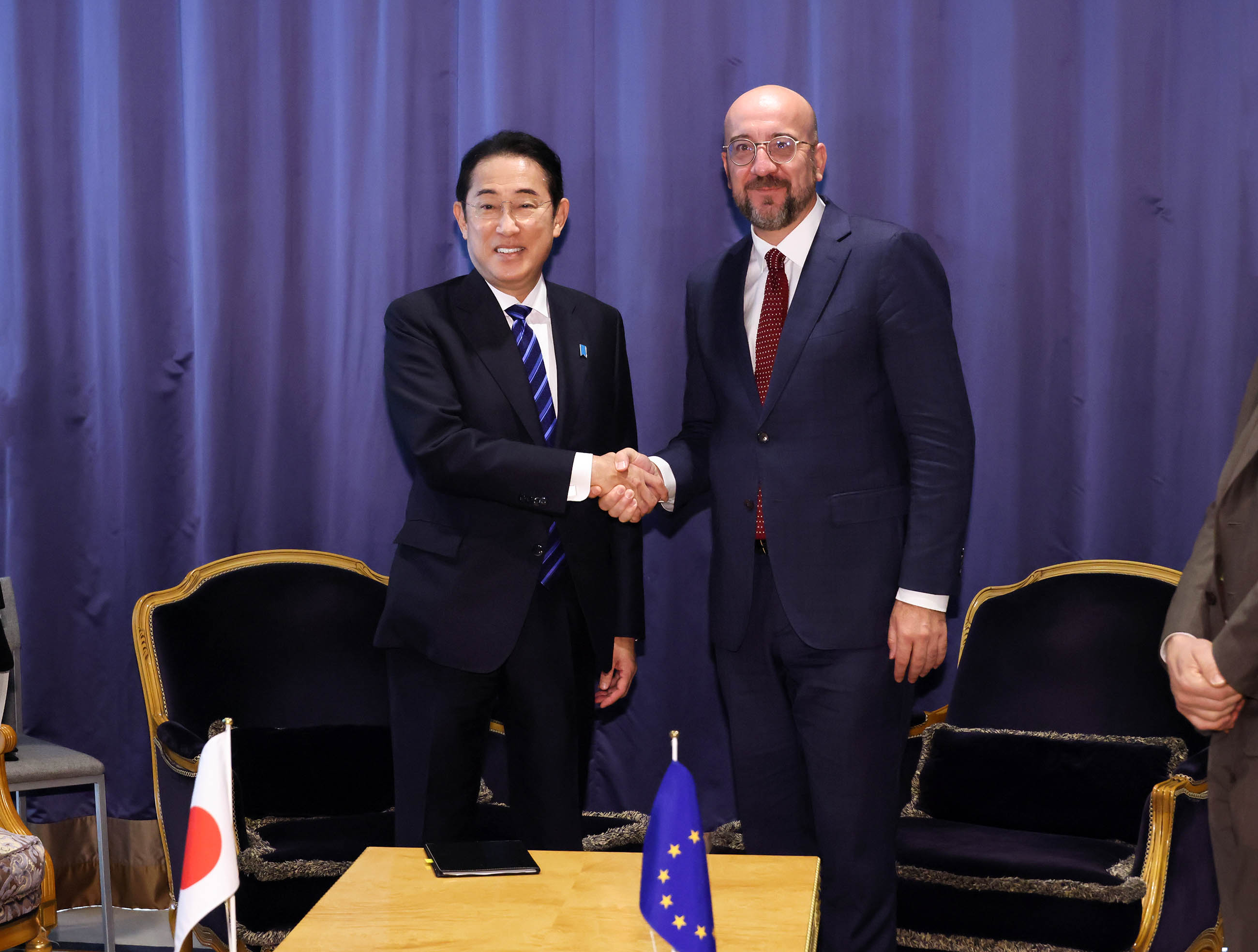 Prime Minister Kishida meeting European Council President Michel (2)