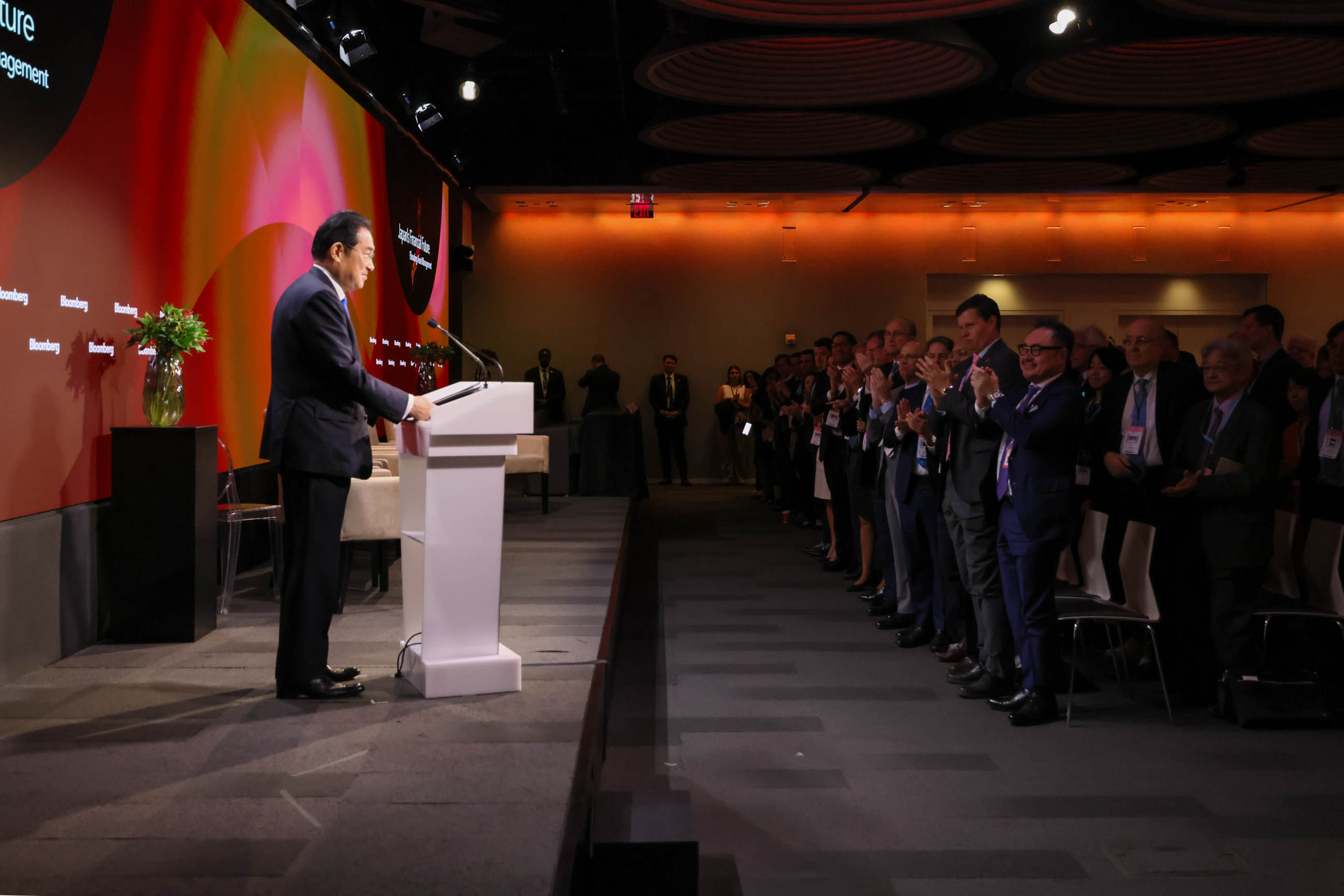 Prime Minister Kishida attending an exchange of views with asset management companies from Japan and the United States (9)