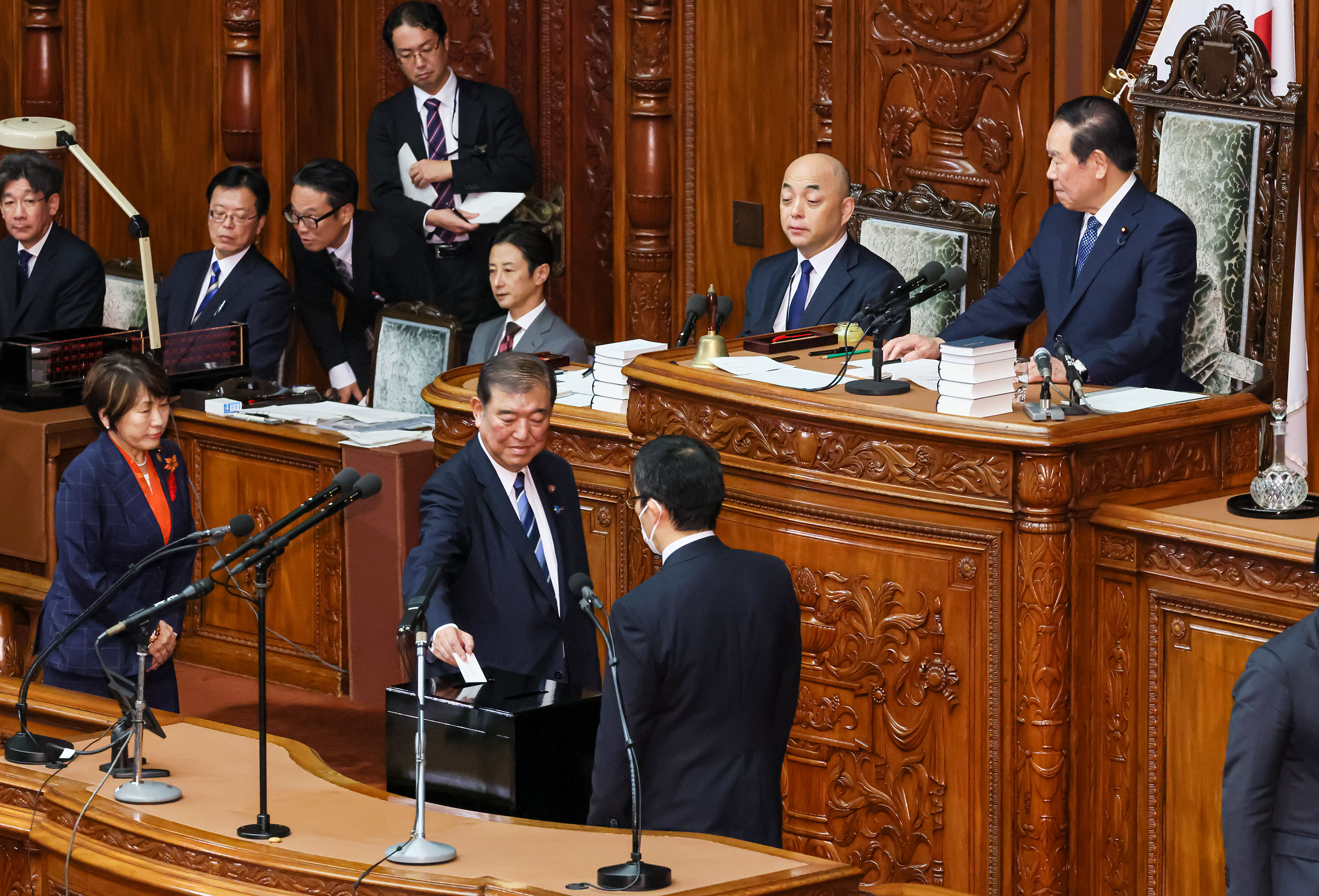 Mr. Ishiba voting to designate the Prime Minister (1)