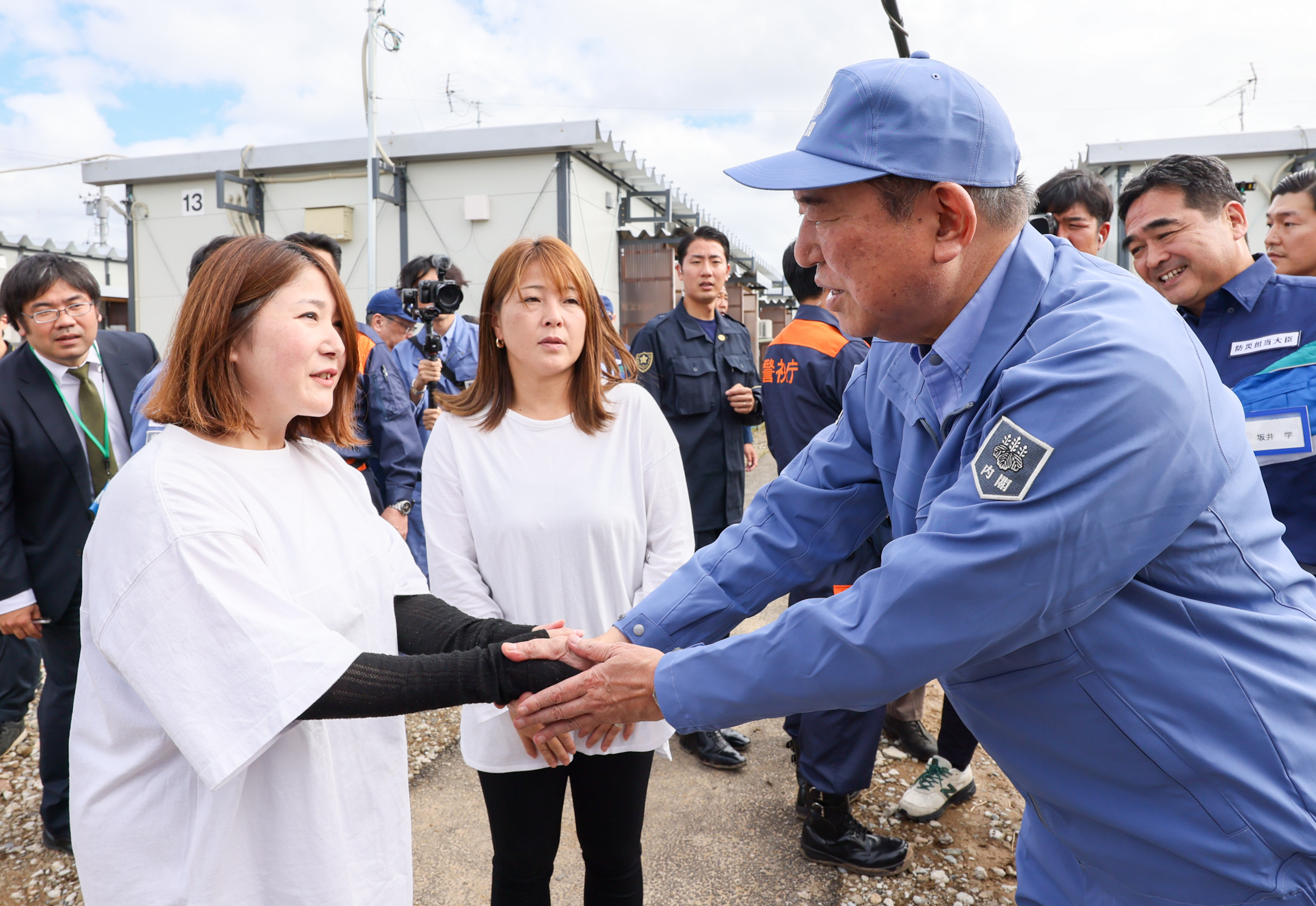 Prime Minister Ishiba visiting the temporary housing that was flooded in Takuda-machi (4)