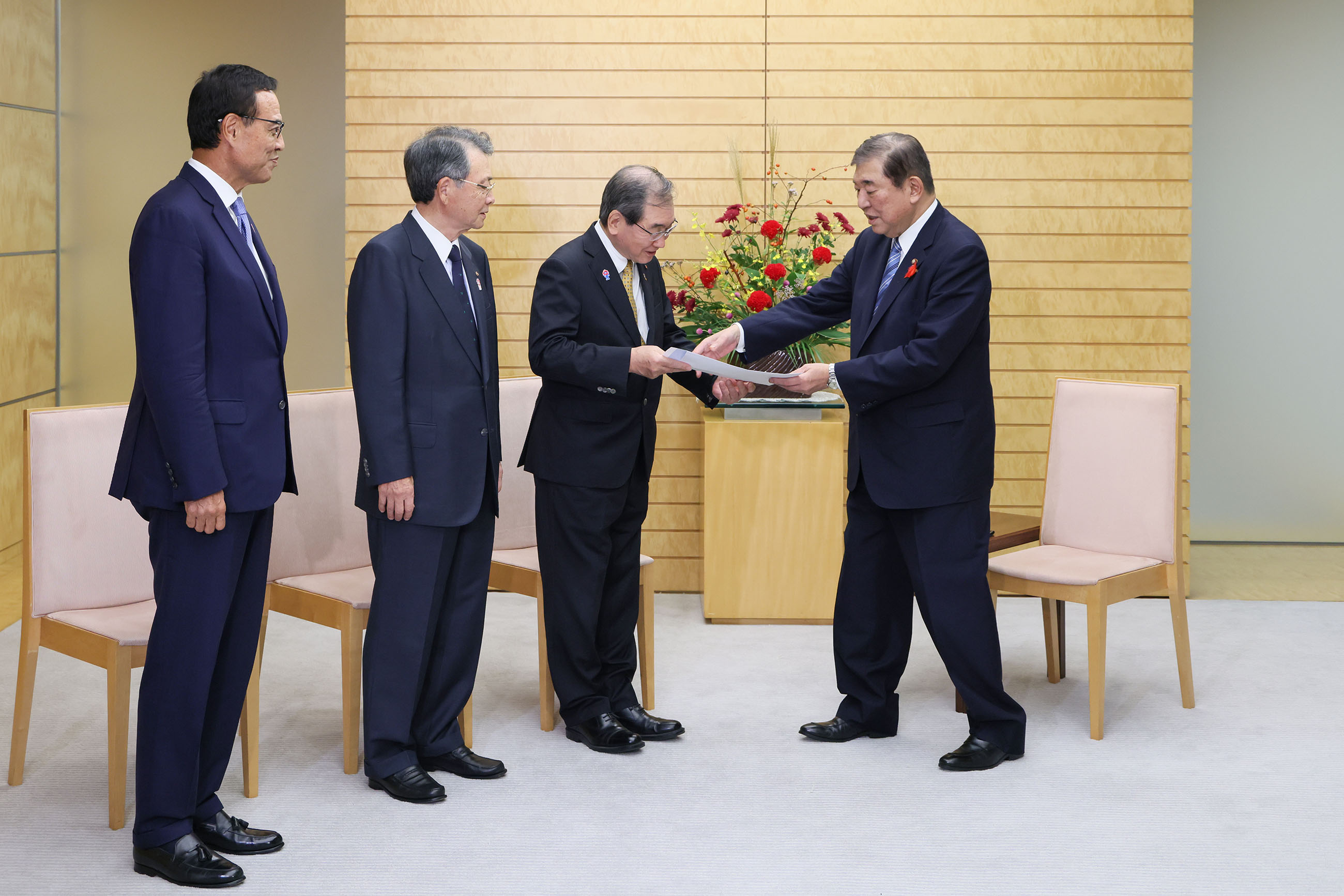 Prime Minister Ishiba receiving a courtesy call (2)