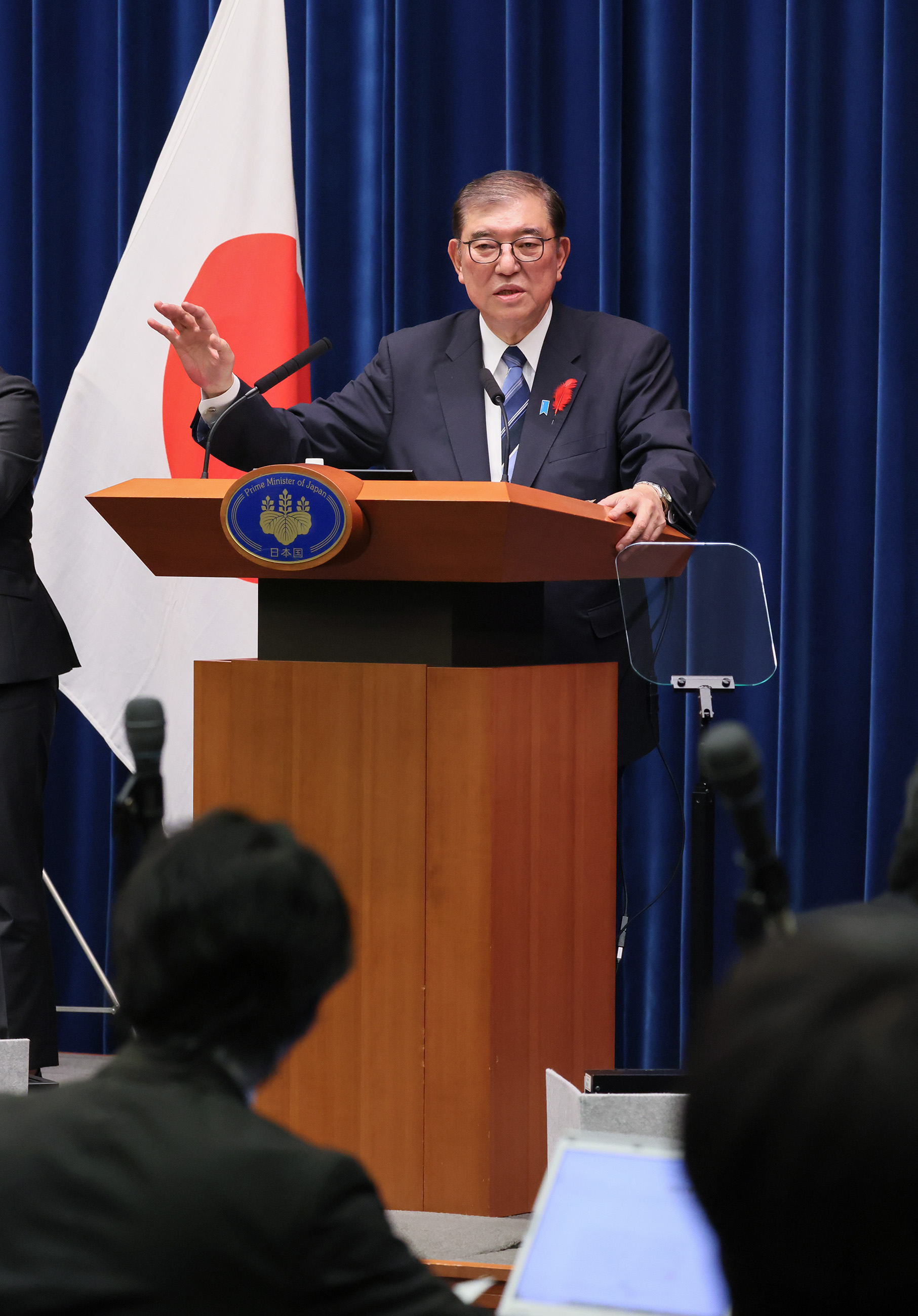 Prime Minister Ishiba answering questions from the press (6)