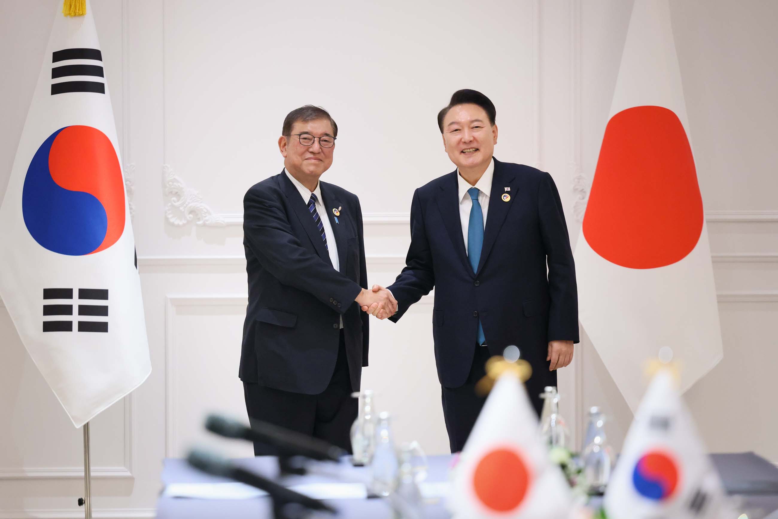 Japan-ROK Summit Meeting (1)