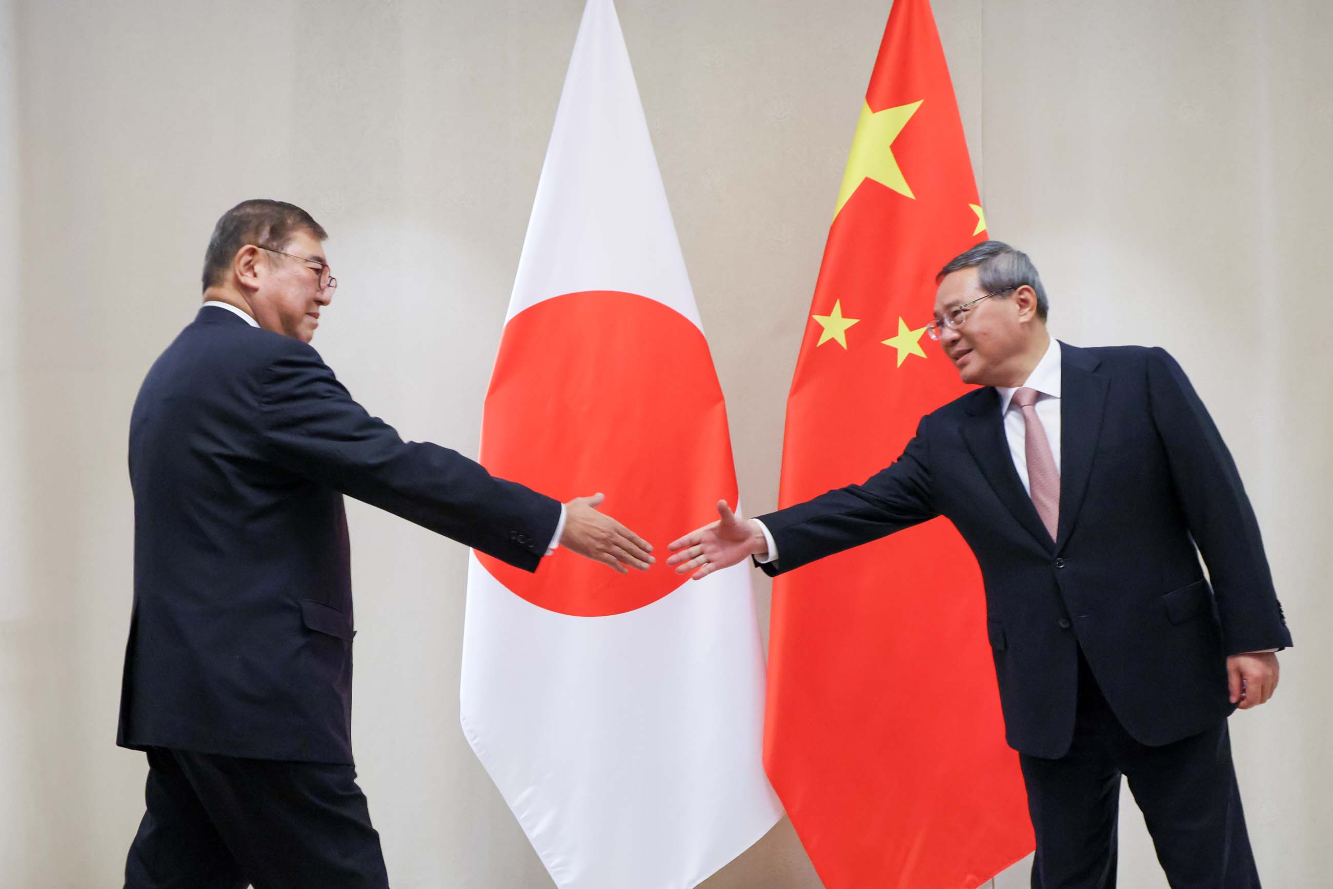 Japan-China Summit Meeting (1)