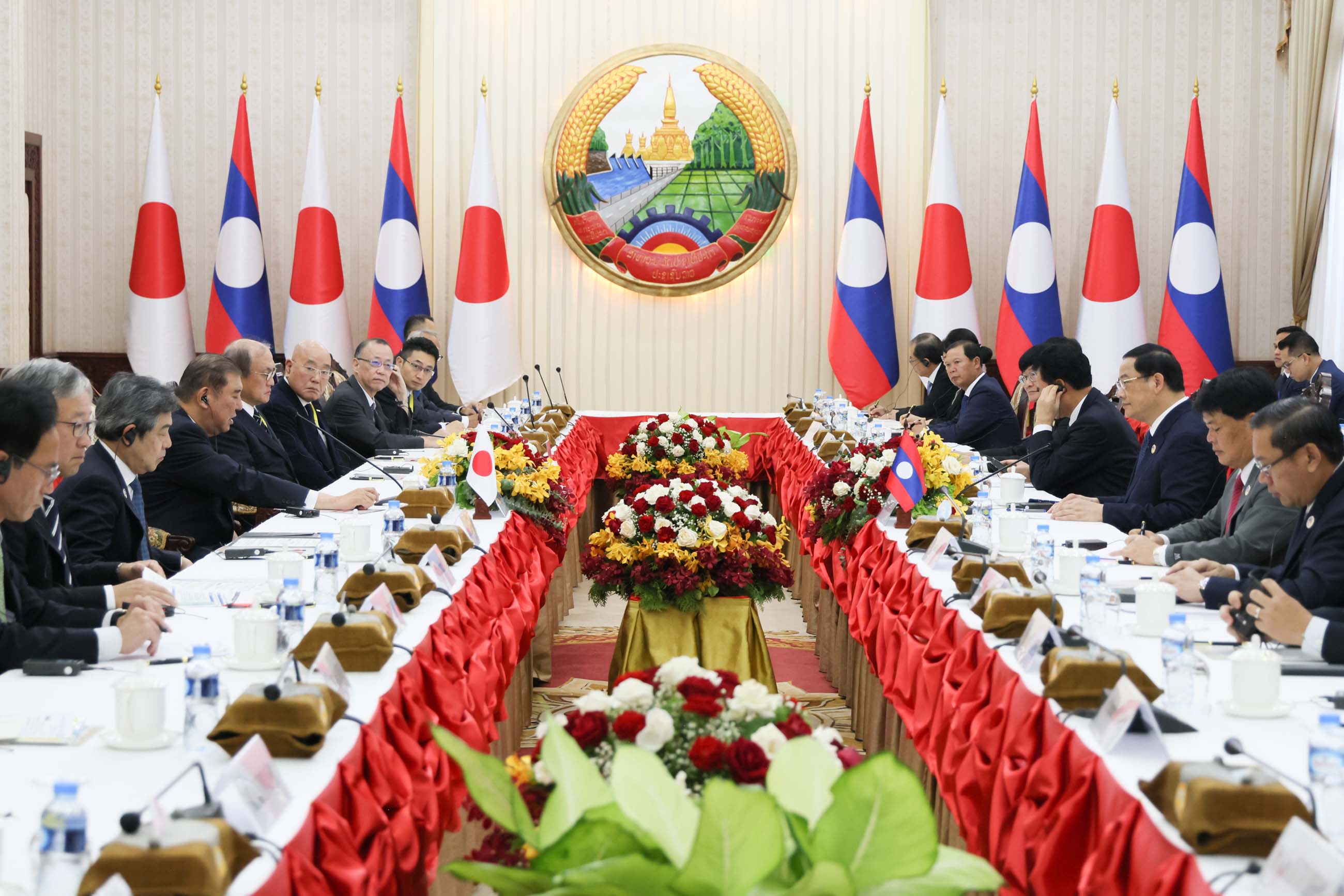 Japan-Laos Summit Meeting (2)