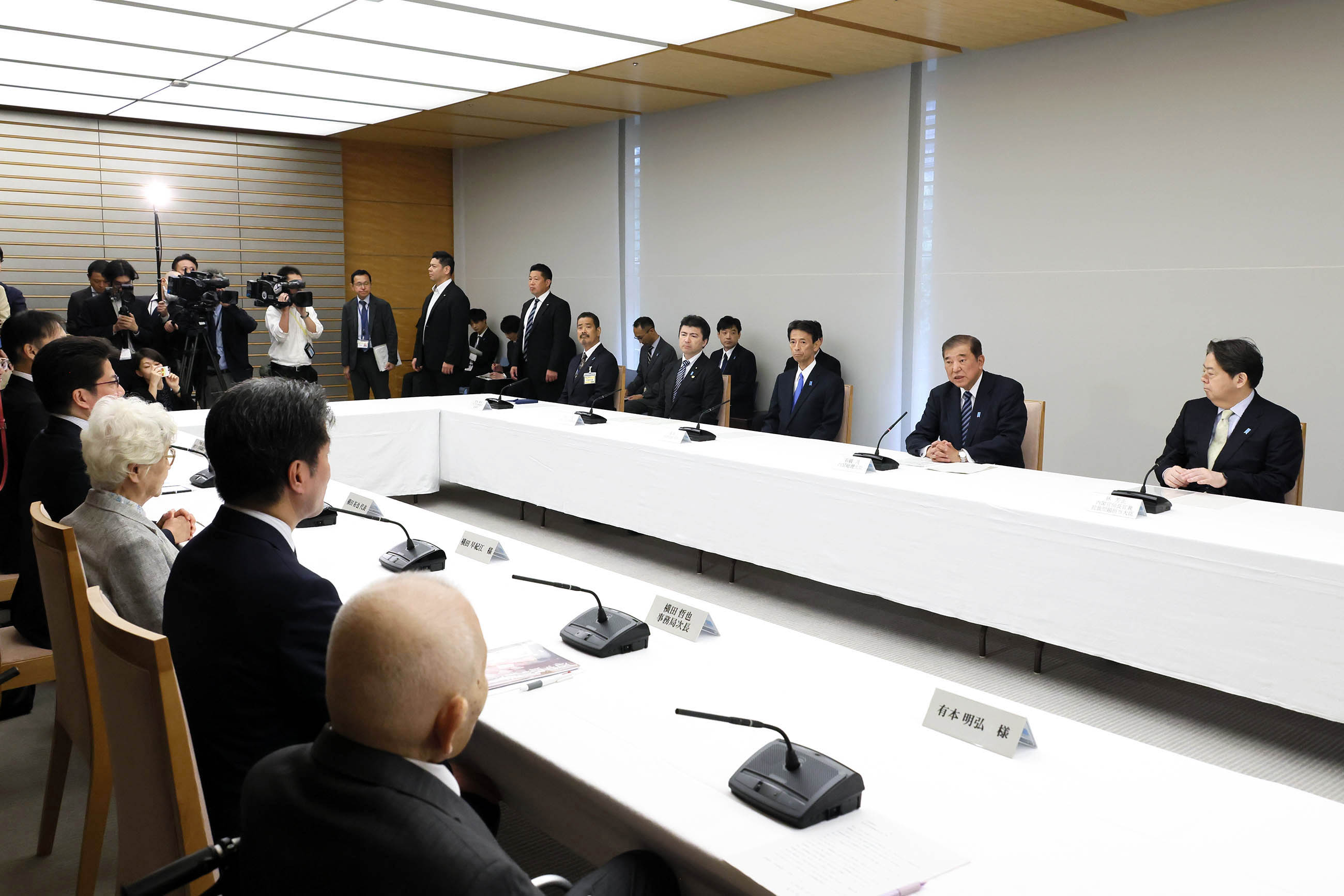 Prime Minister Ishiba holding a meeting with families of abductees and others (3)