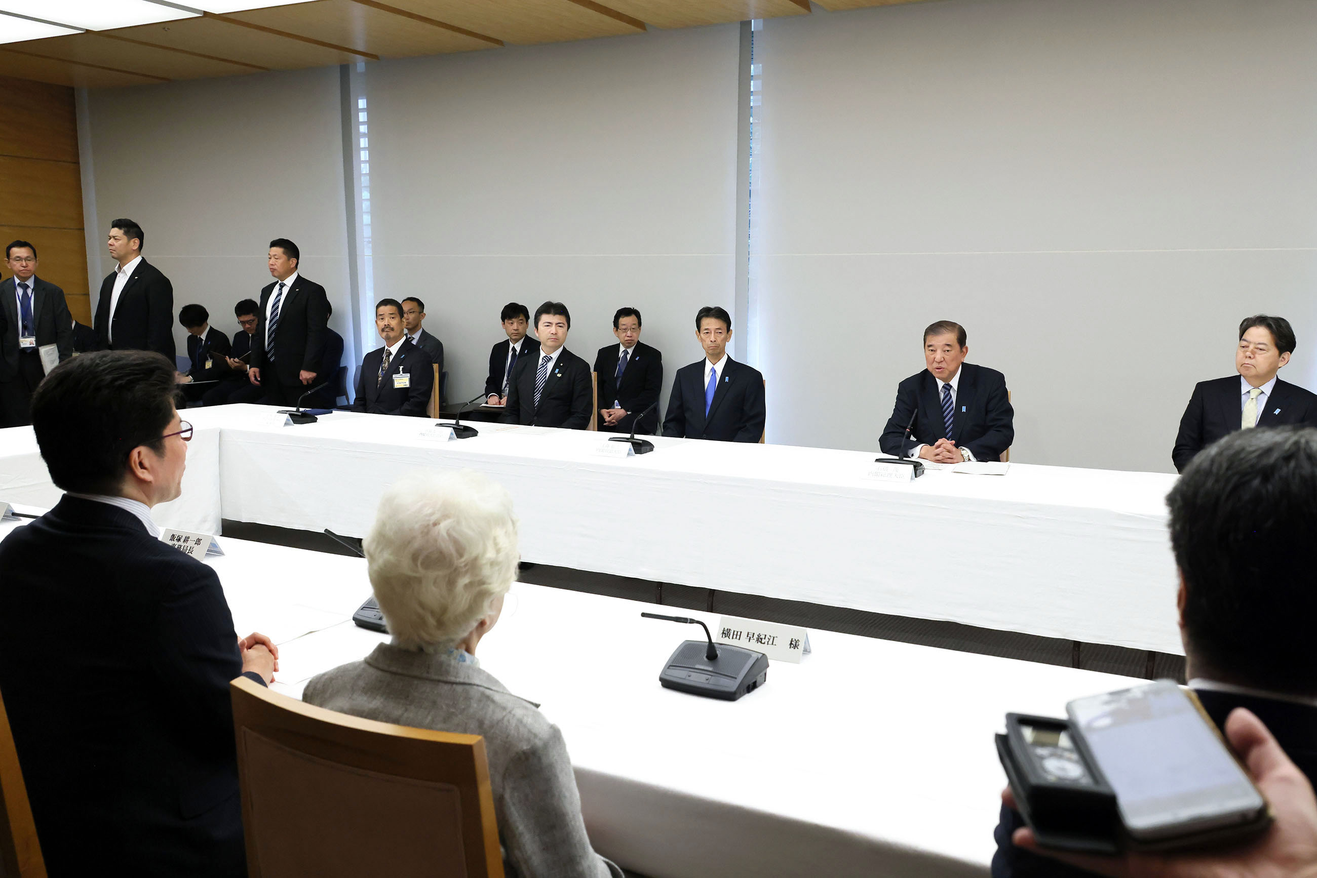 Prime Minister Ishiba holding a meeting with families of abductees and others (4)