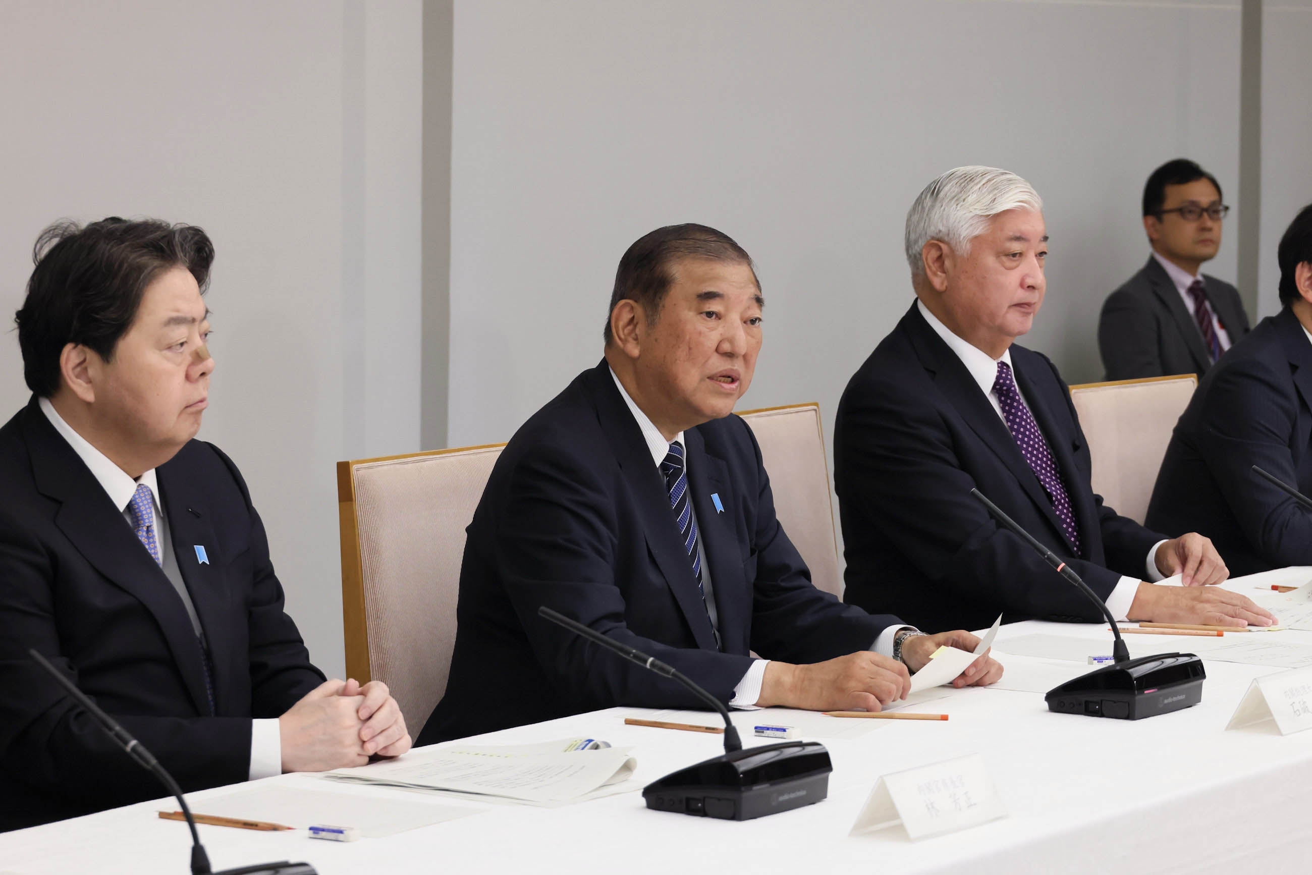 Prime Minister Ishiba wrapping up a meeting (1)