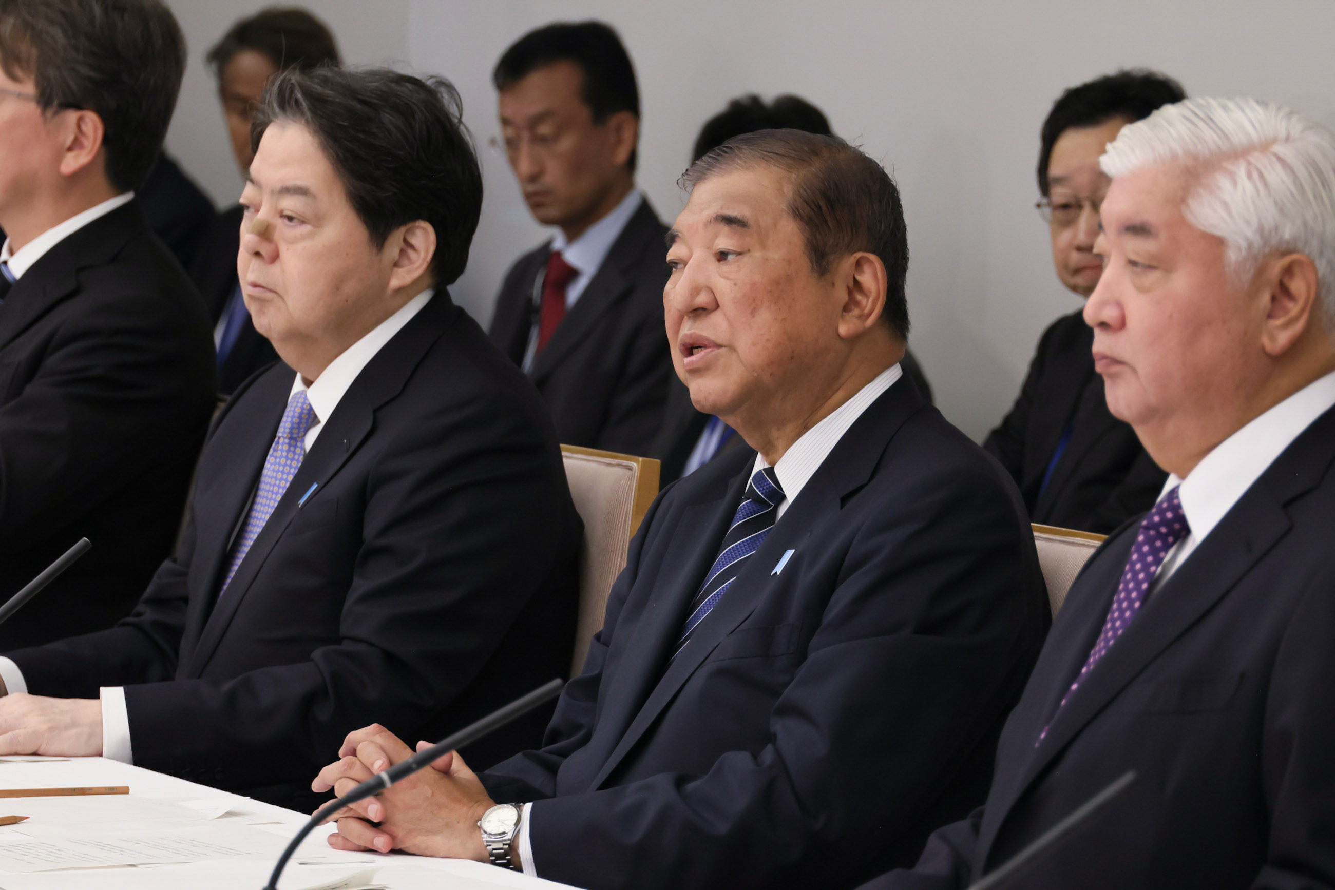 Prime Minister Ishiba wrapping up a meeting (2)