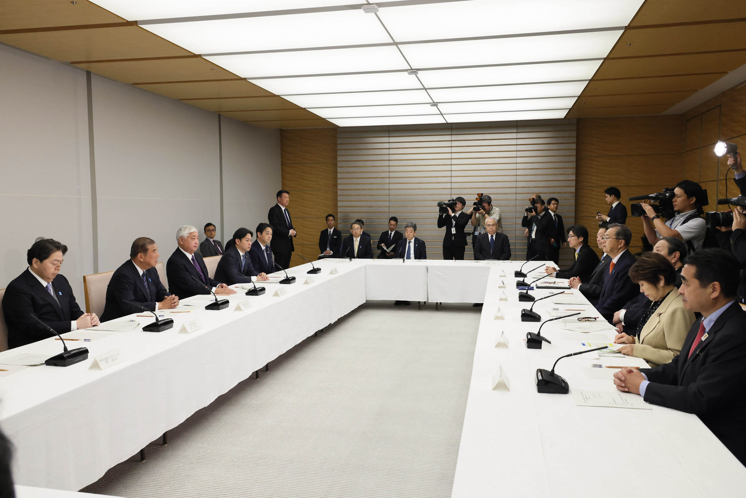 Prime Minister Ishiba wrapping up a meeting (4)