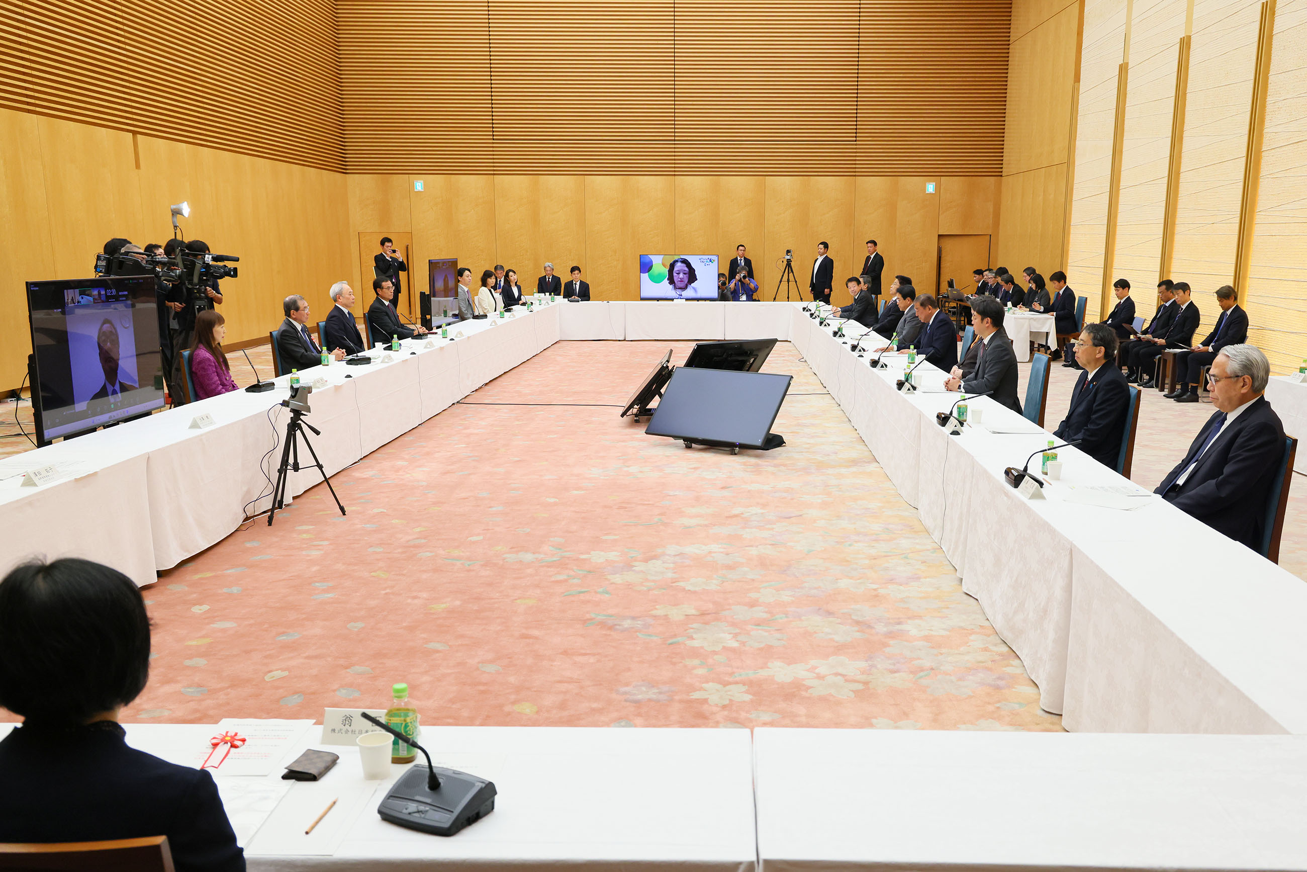 Prime Minister Ishiba wrapping up the meeting (2)