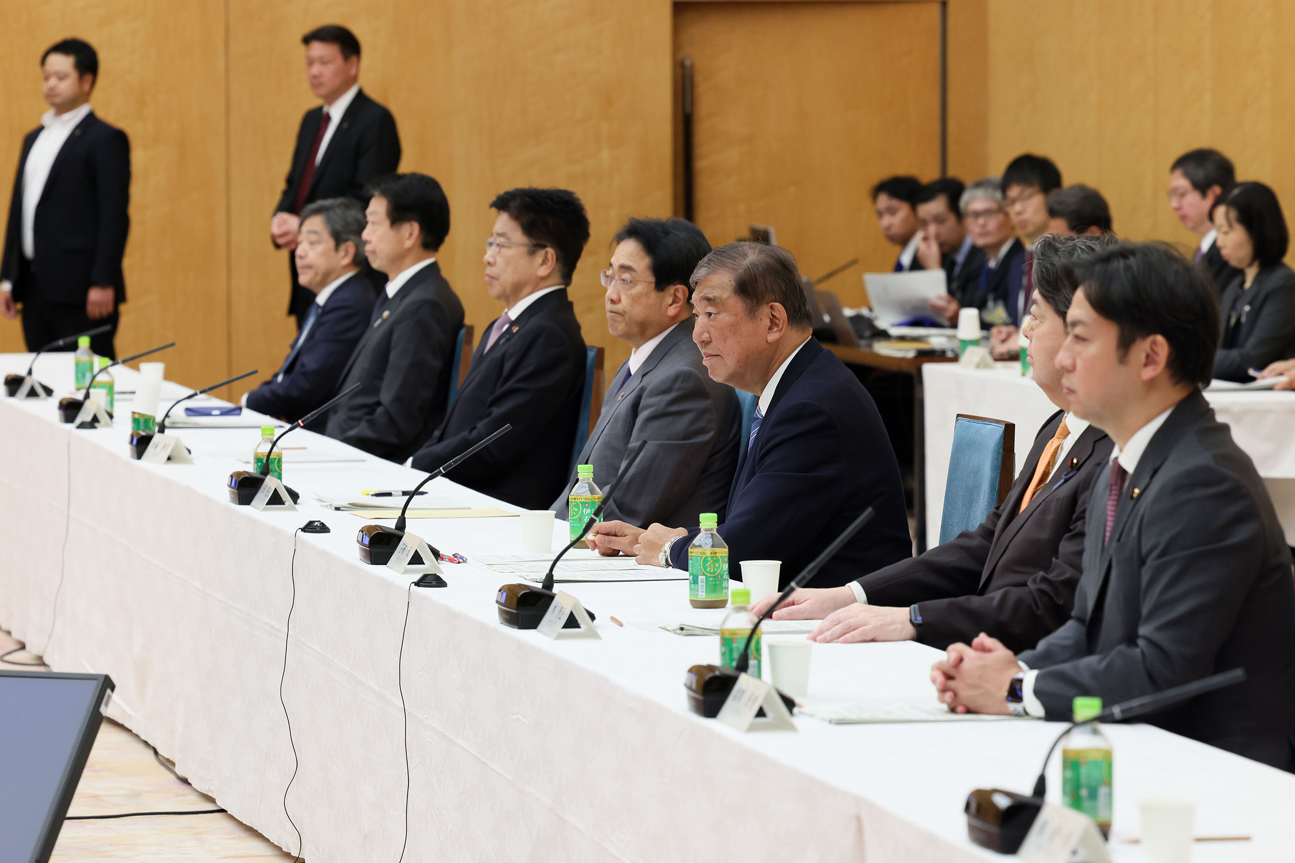 Prime Minister Ishiba wrapping up the meeting (3)