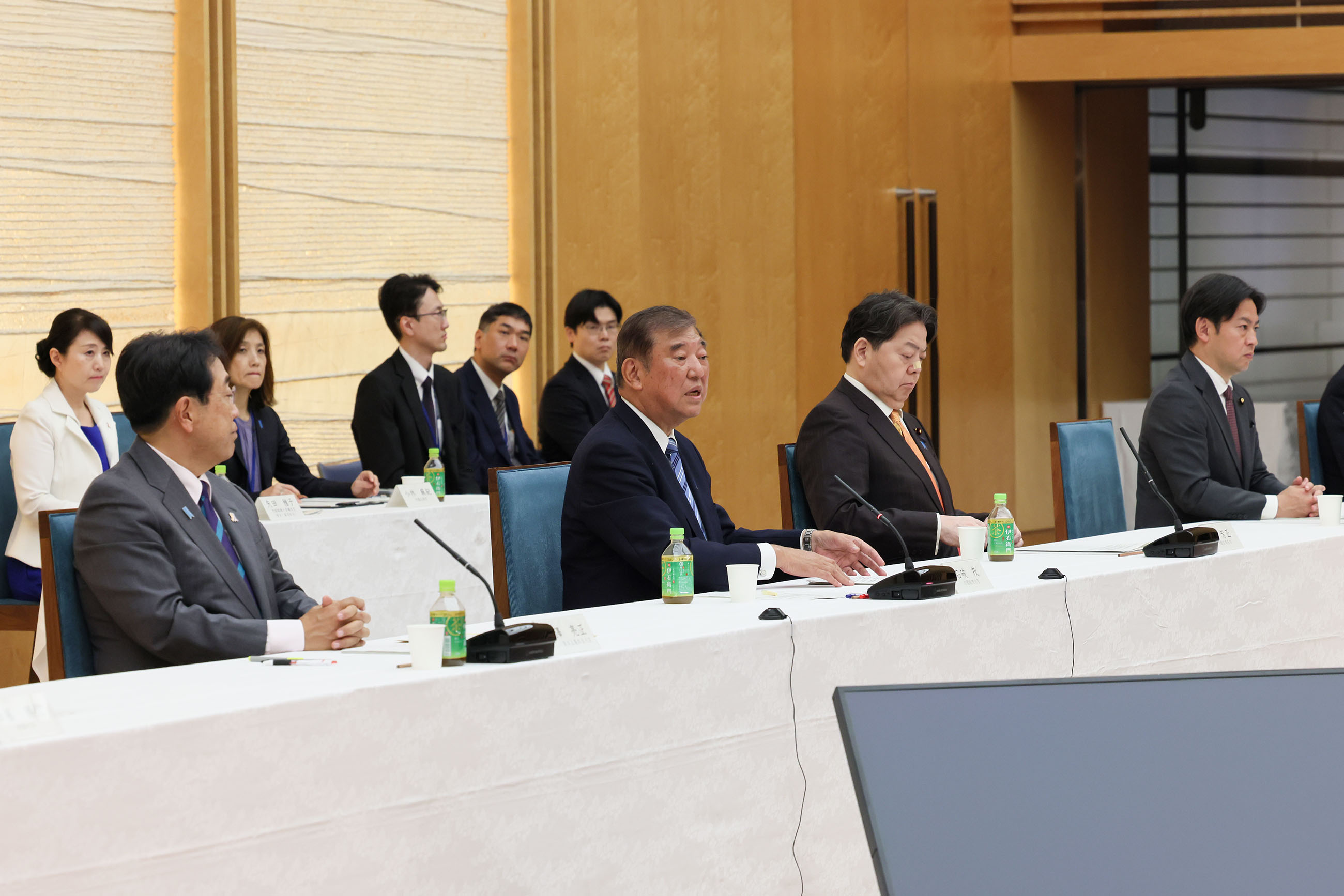 Prime Minister Ishiba wrapping up the meeting (4)