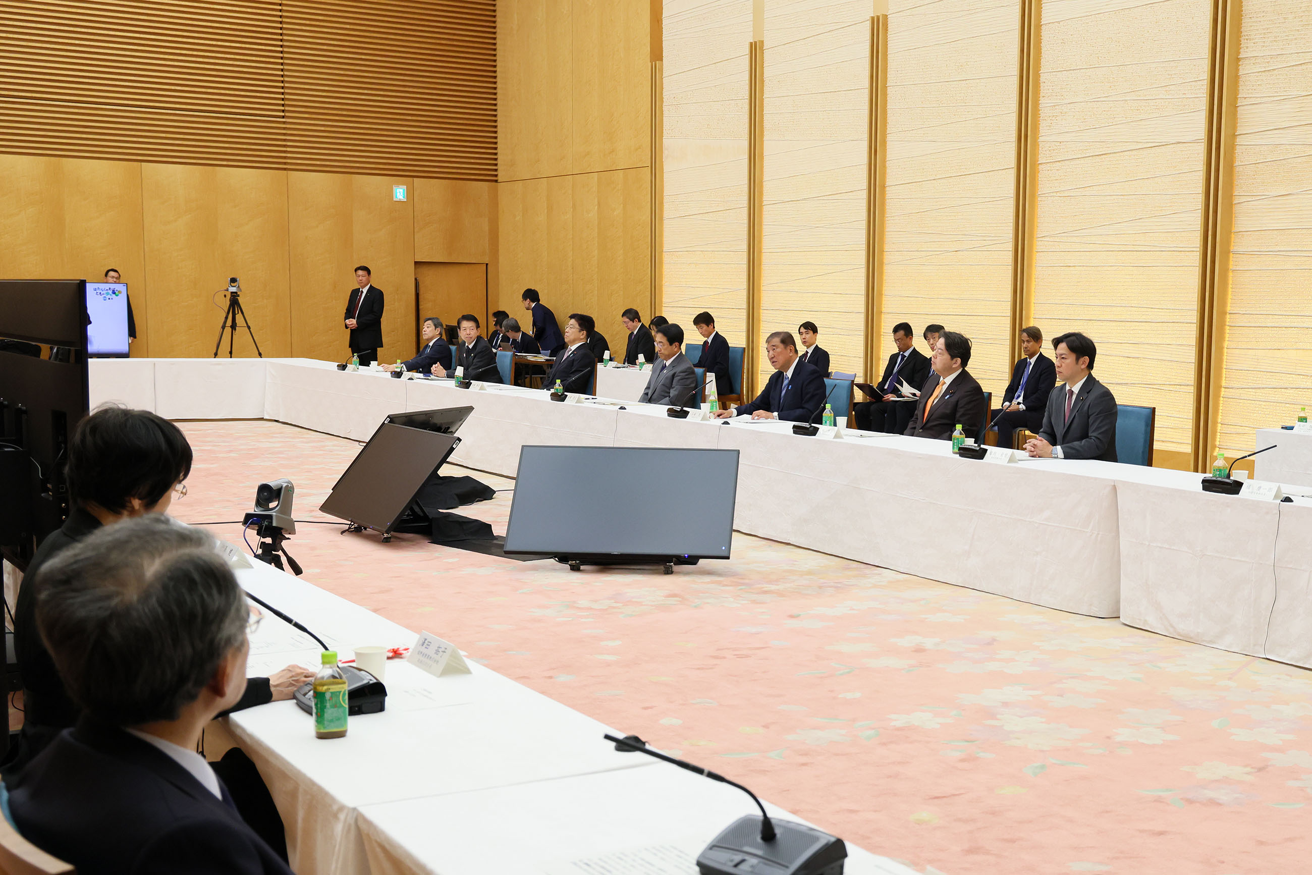 Prime Minister Ishiba wrapping up the meeting (5)