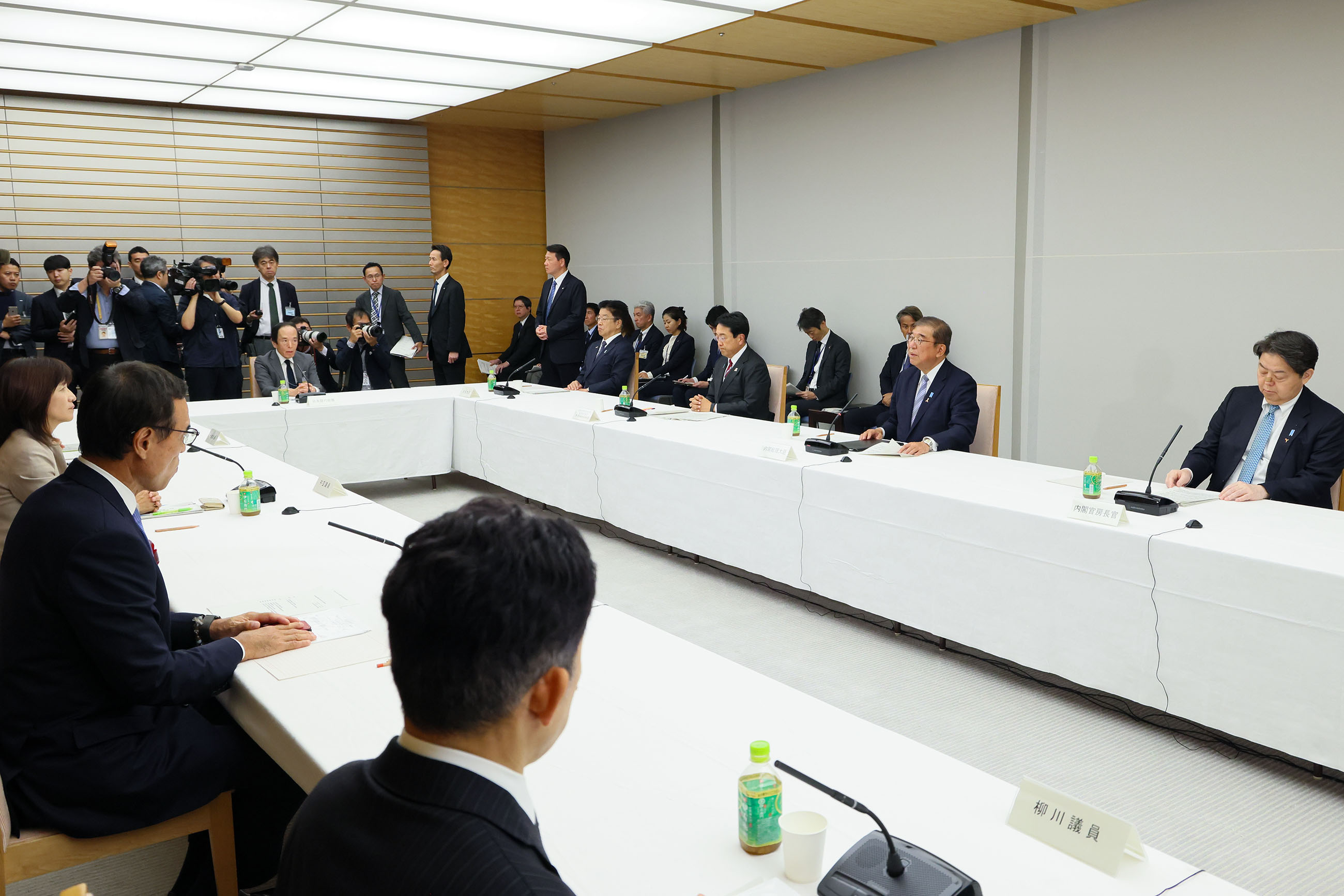 Prime Minister Ishiba wrapping up the meeting (5)