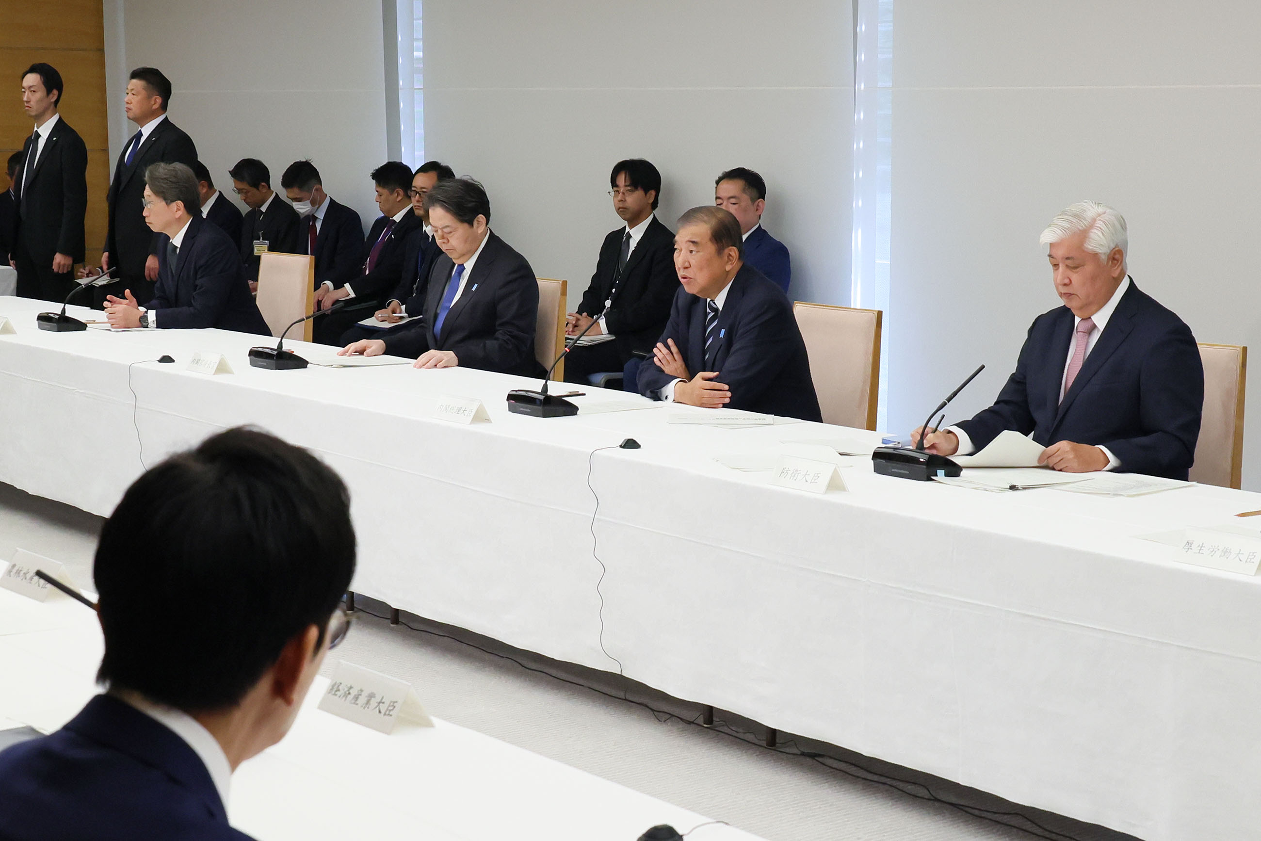 Prime Minister Ishiba wrapping up the meeting (2)