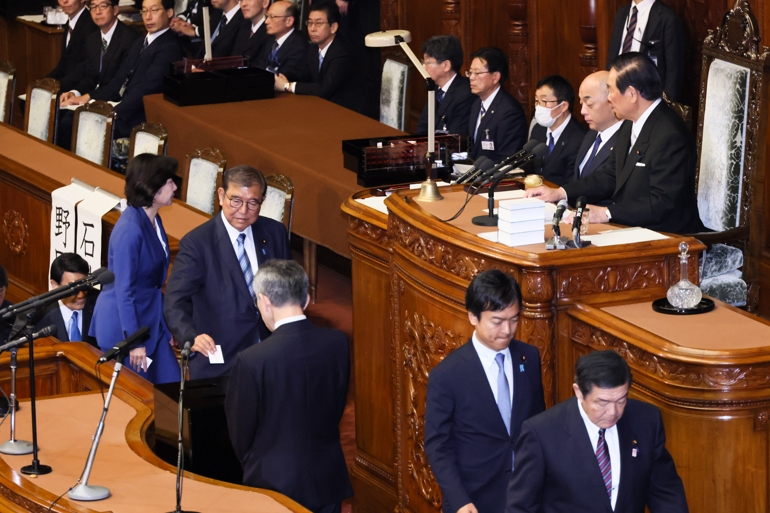 Mr. Ishiba voting to designate the Prime Minister (1)