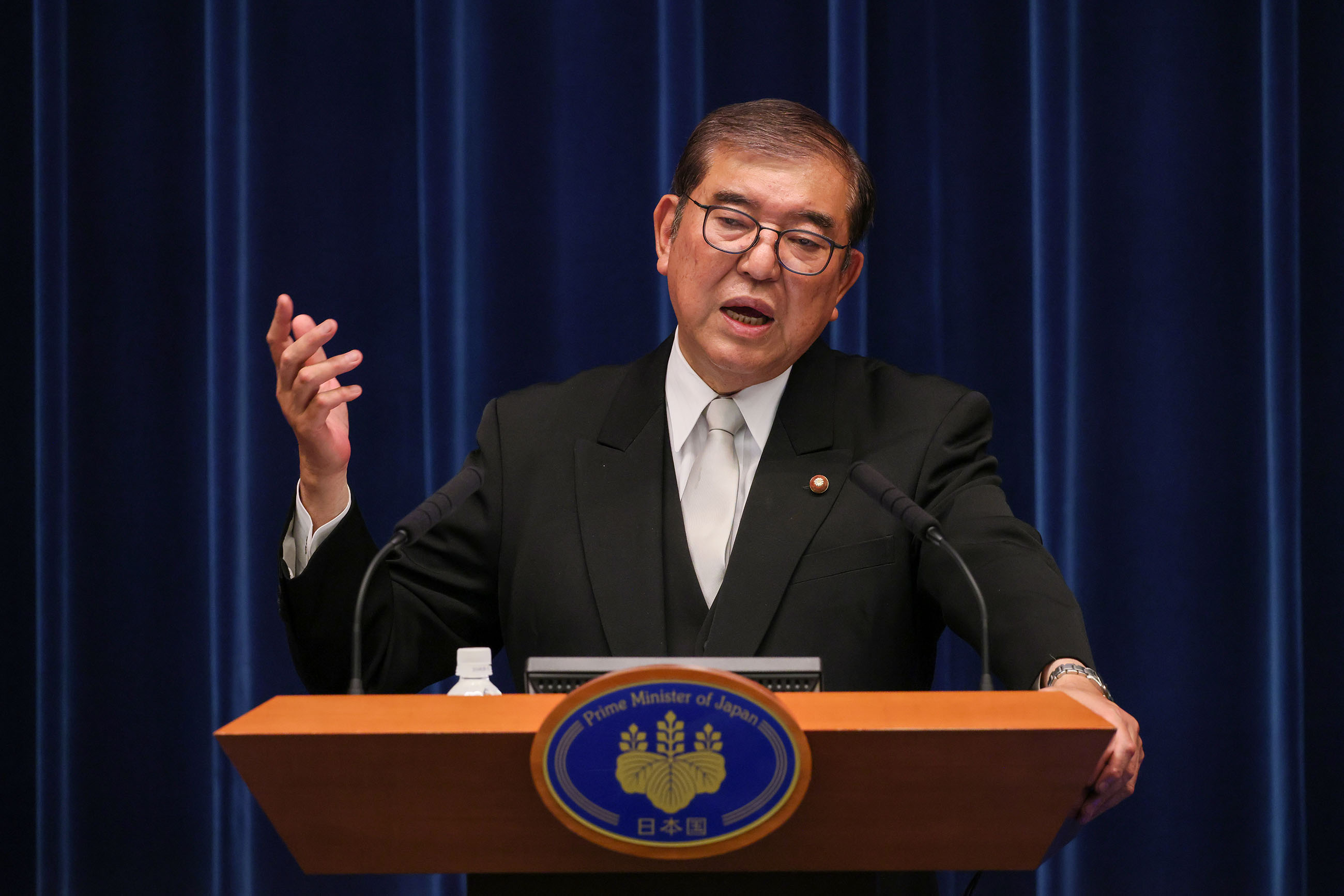 Prime Minister Ishiba answering questions from the press (5)