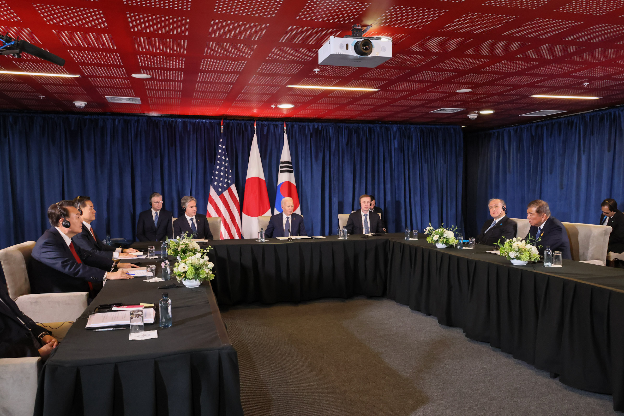 Japan-U.S.-ROK Summit Meeting (2)