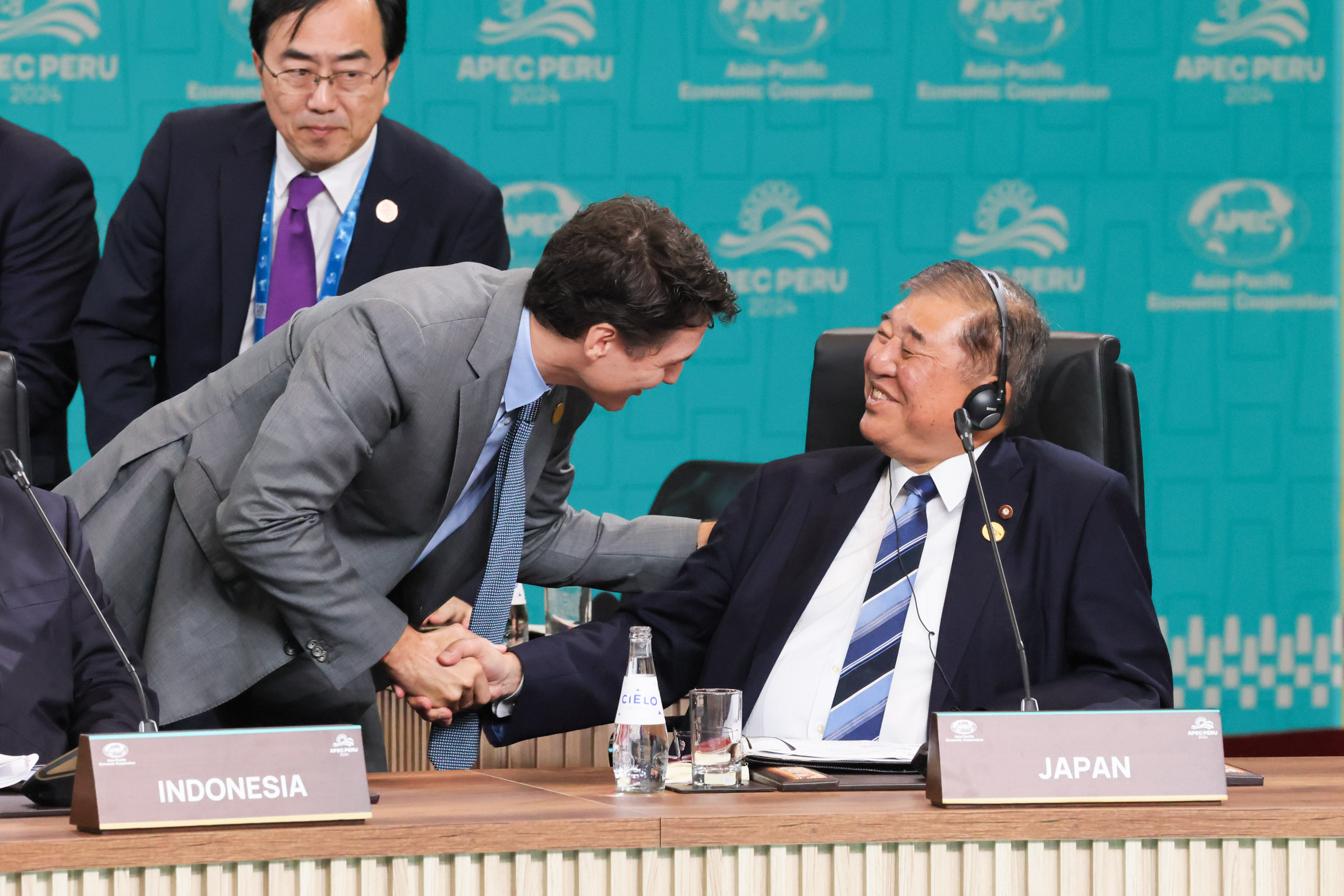 PM Ishiba greeting PM Trudeau of Canada