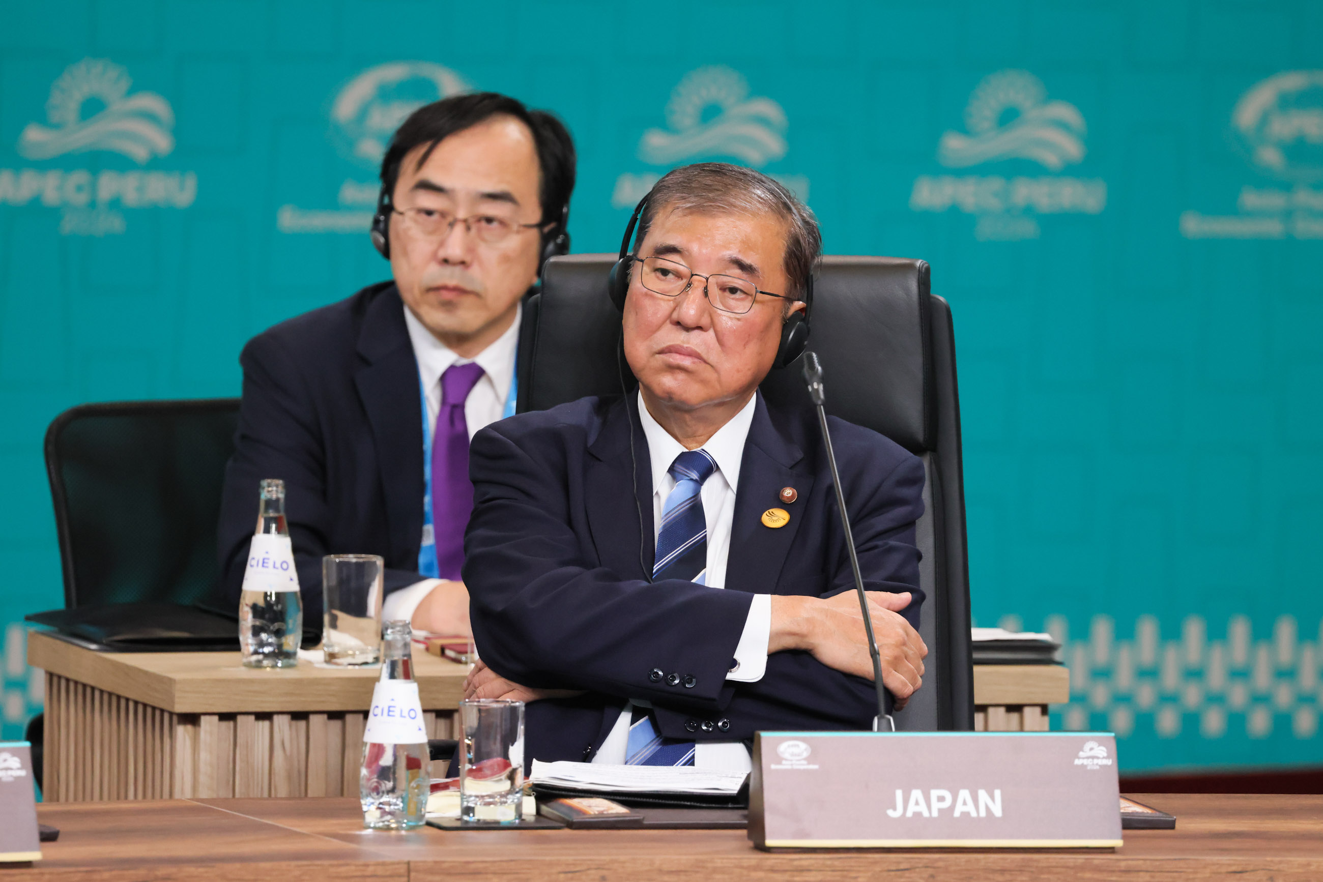 PM Ishiba attending Session 1 of the APEC Leaders’ Meeting (Informal Dialogue between APEC Leaders and Invited Economies) (2)