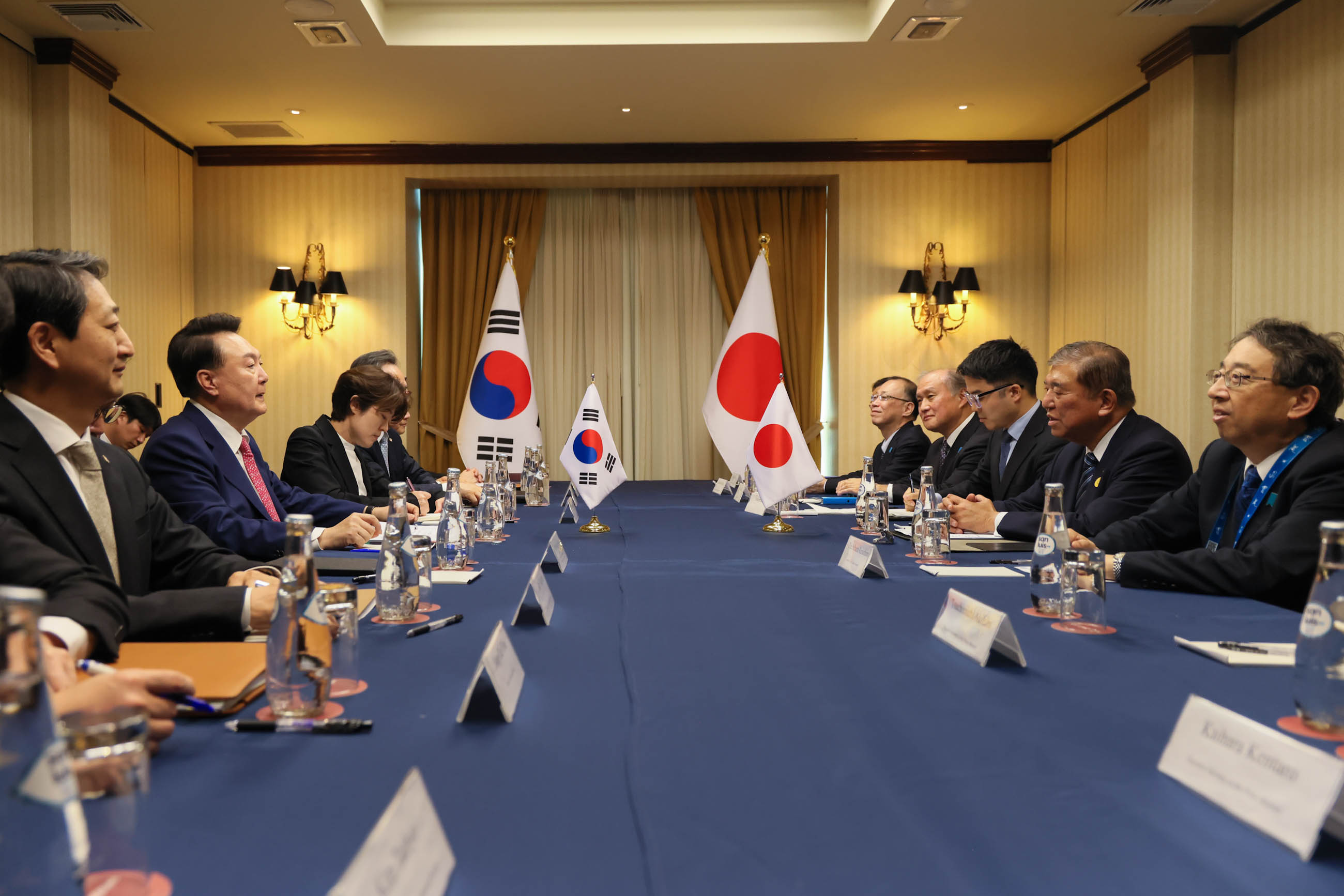 Japan-ROK Summit Meeting (2)