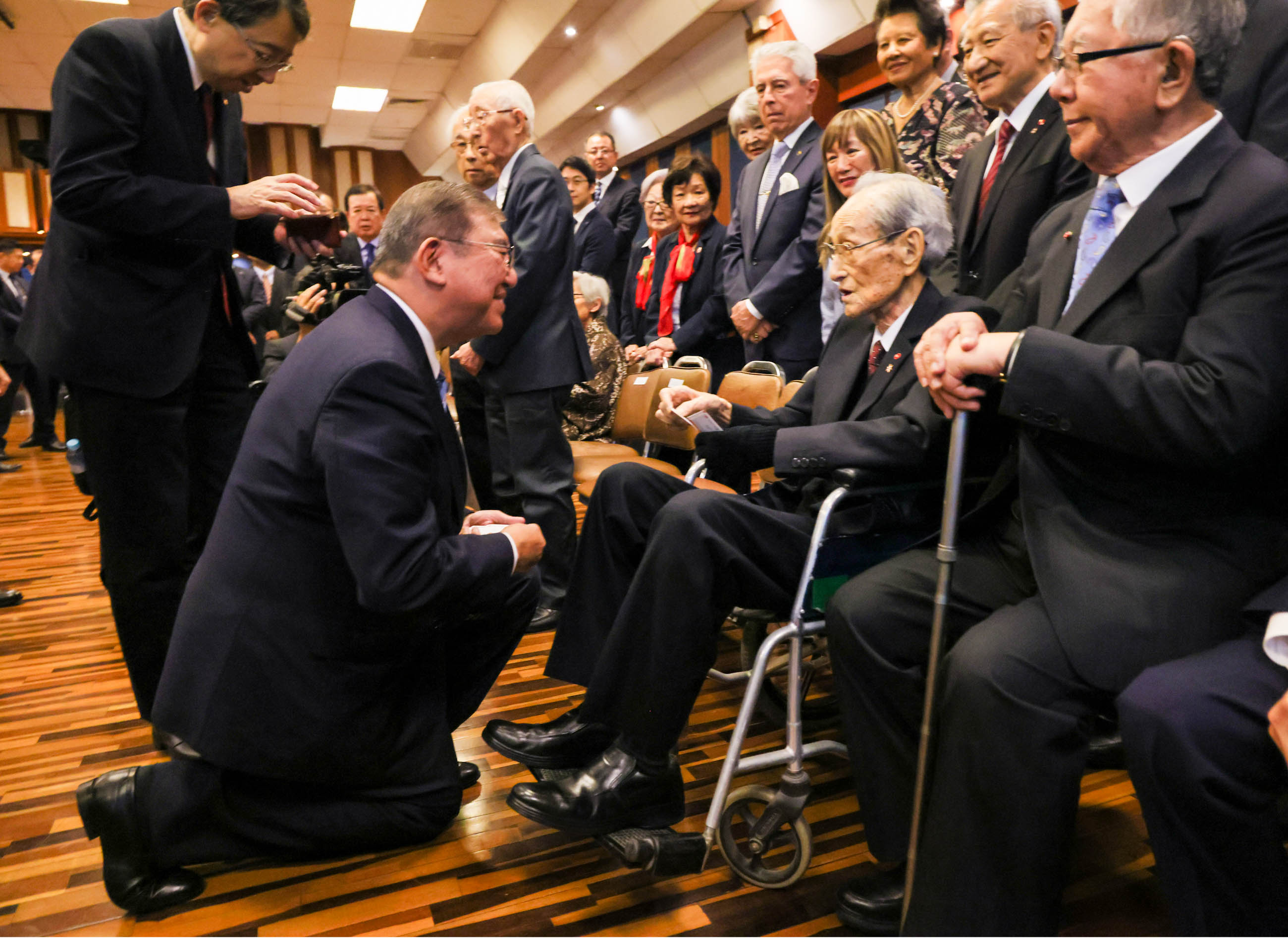 PM Ishiba meeting with People of Nikkei in Peru (1)