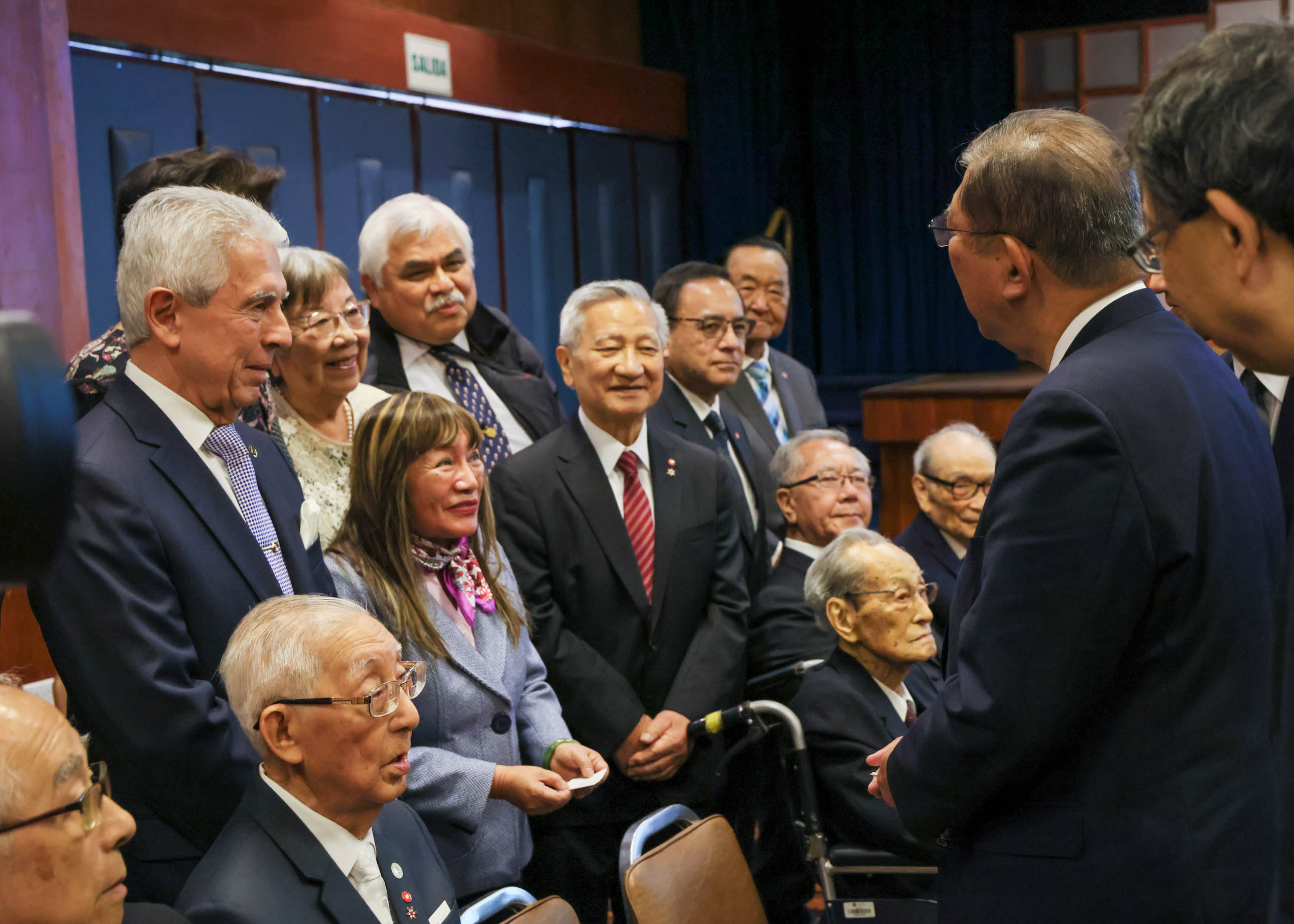 PM Ishiba meeting with People of Nikkei in Peru (3)