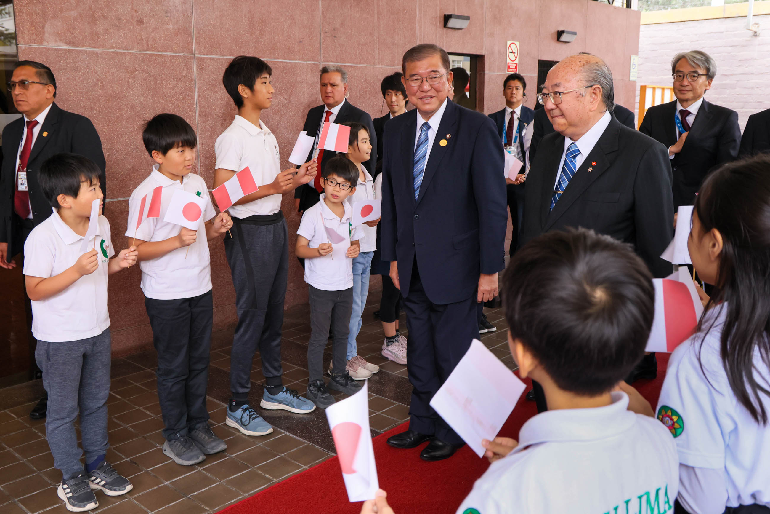 PM Ishiba meeting with People of Nikkei in Peru (1)