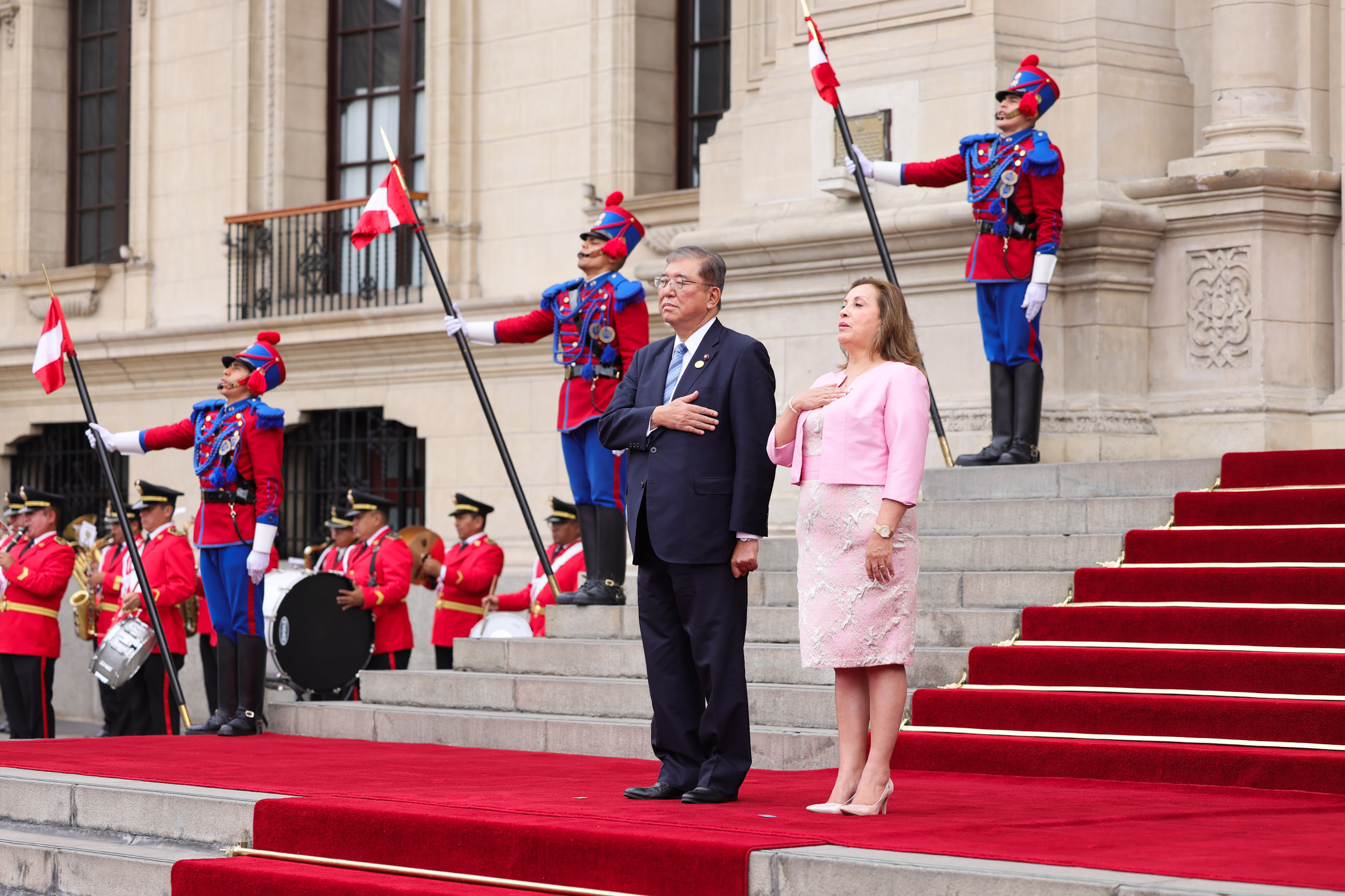 PM Ishiba attending the Welcome Ceremony at the Presidential Palace (6)