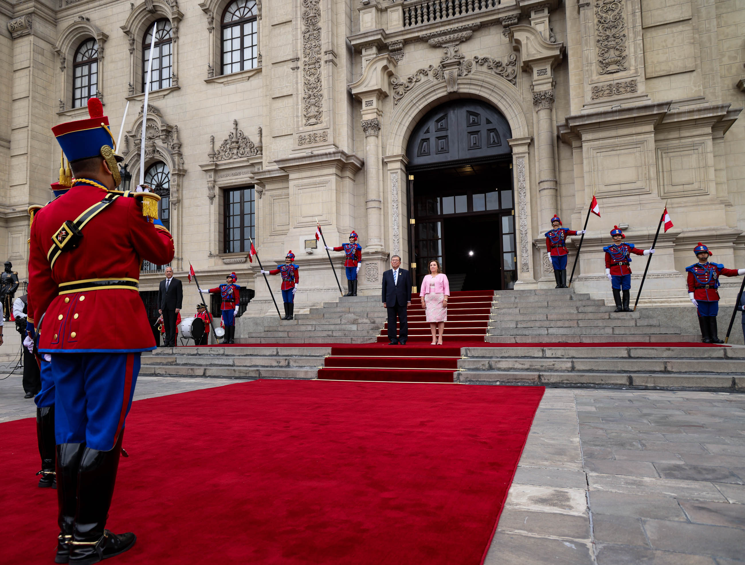 PM Ishiba attending the Welcome Ceremony at the Presidential Palace (2)