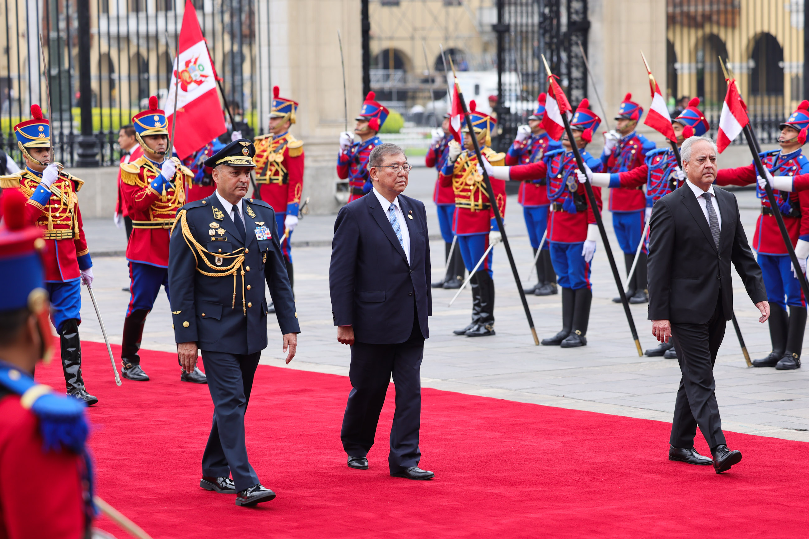 PM Ishiba attending the Welcome Ceremony at the Presidential Palace (4)