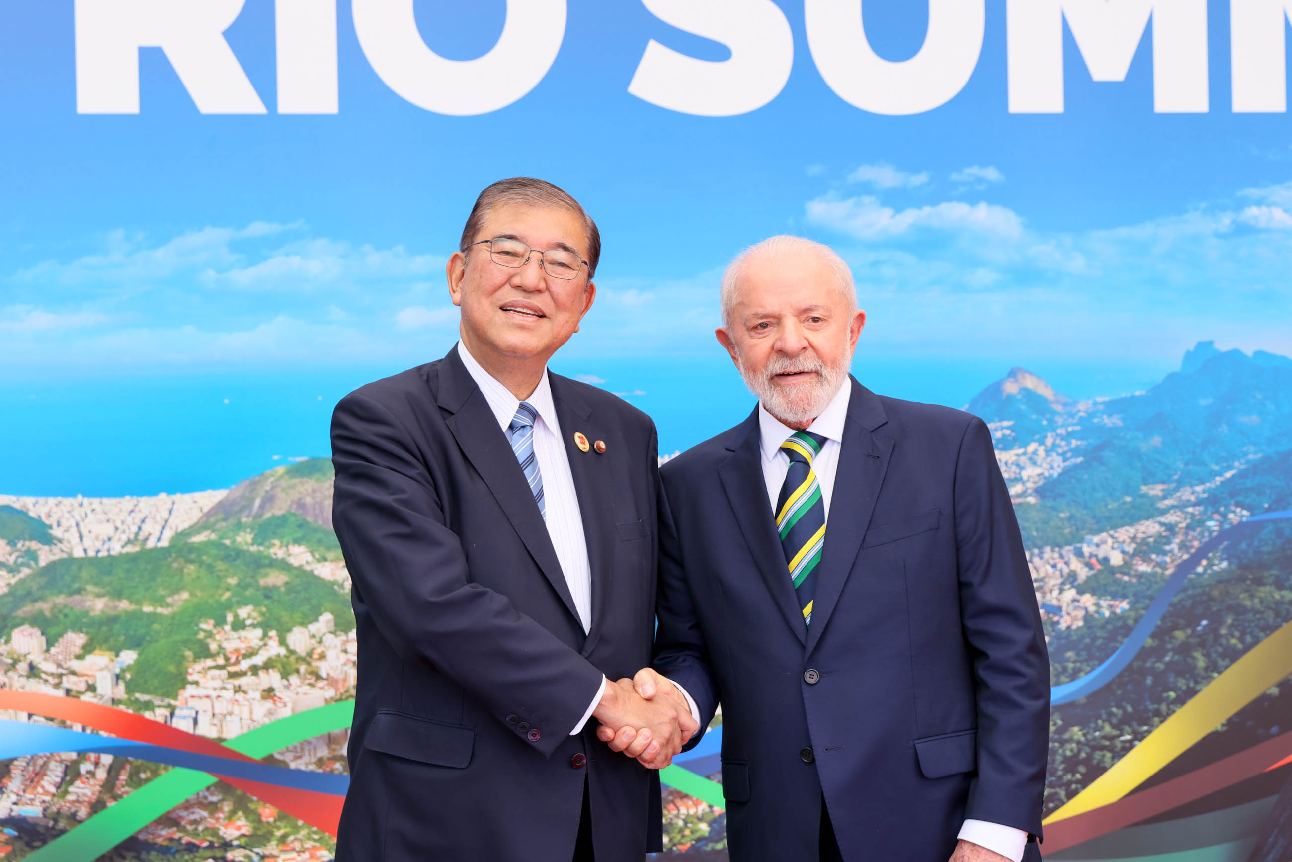 PM Ishiba being greeted by President Lula of Brazil (2)