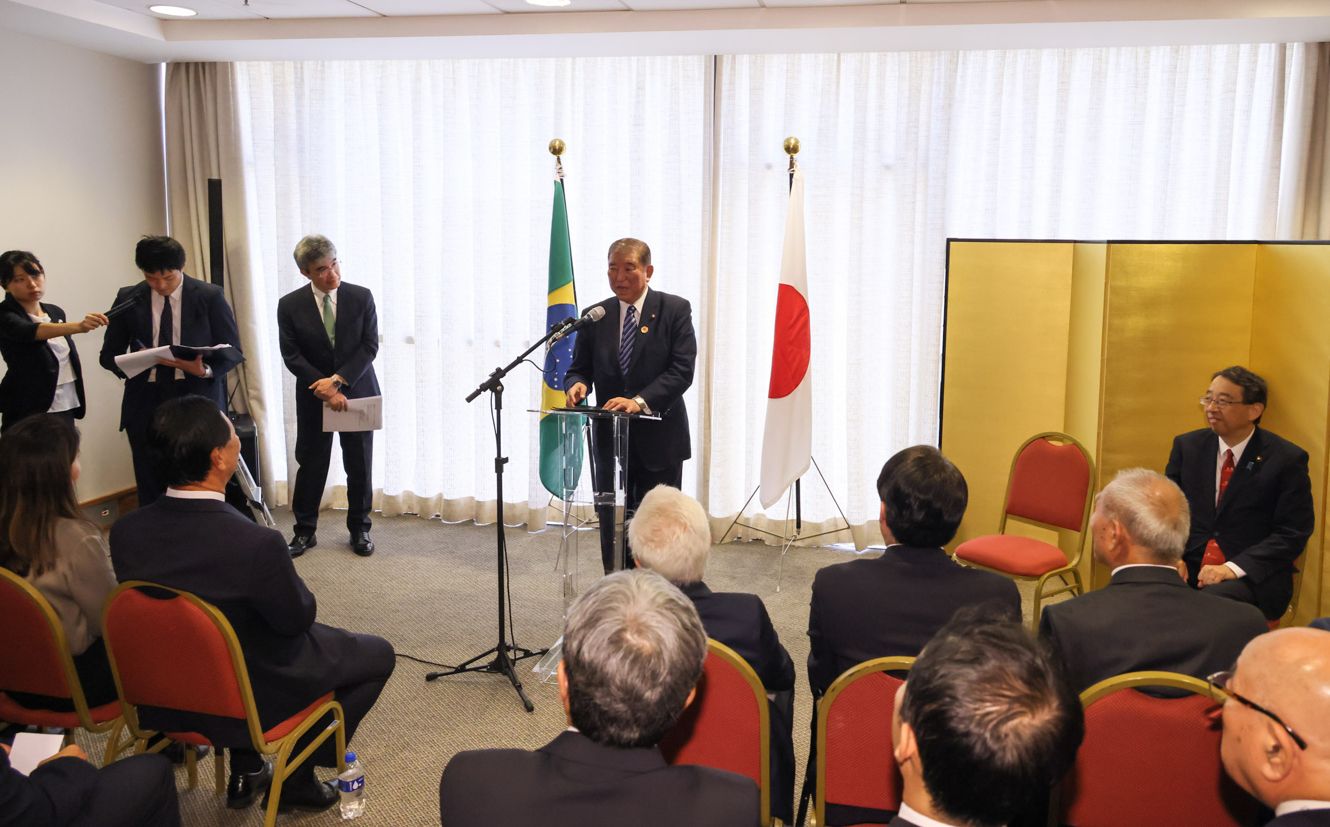 Prime Minister Ishiba’s Meeting with People of Nikkei and Japanese Residents in Rio de Janeiro (2)