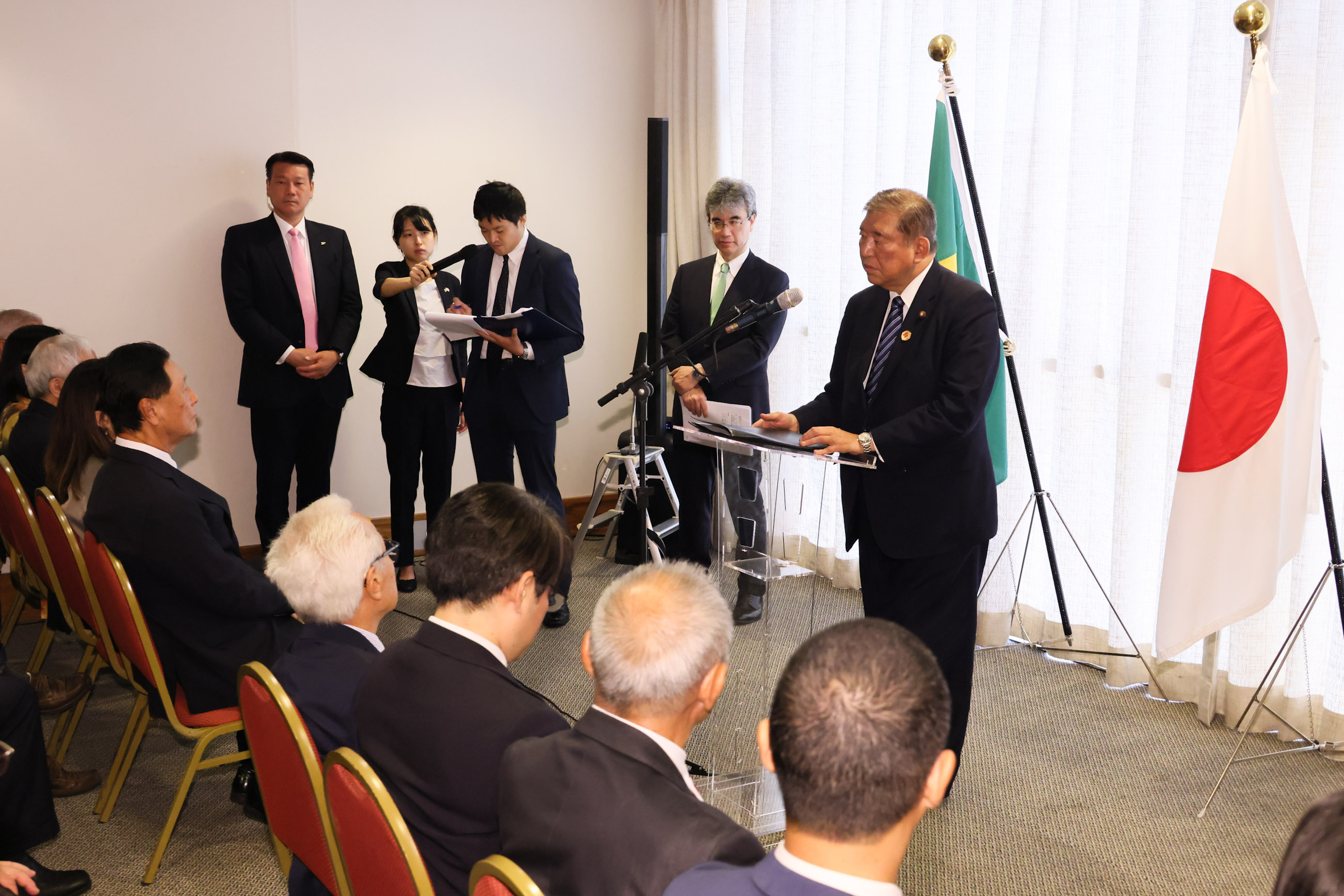 PM Ishiba meeting with People of Nikkei and Japanese Residents in Rio de Janeiro (1)