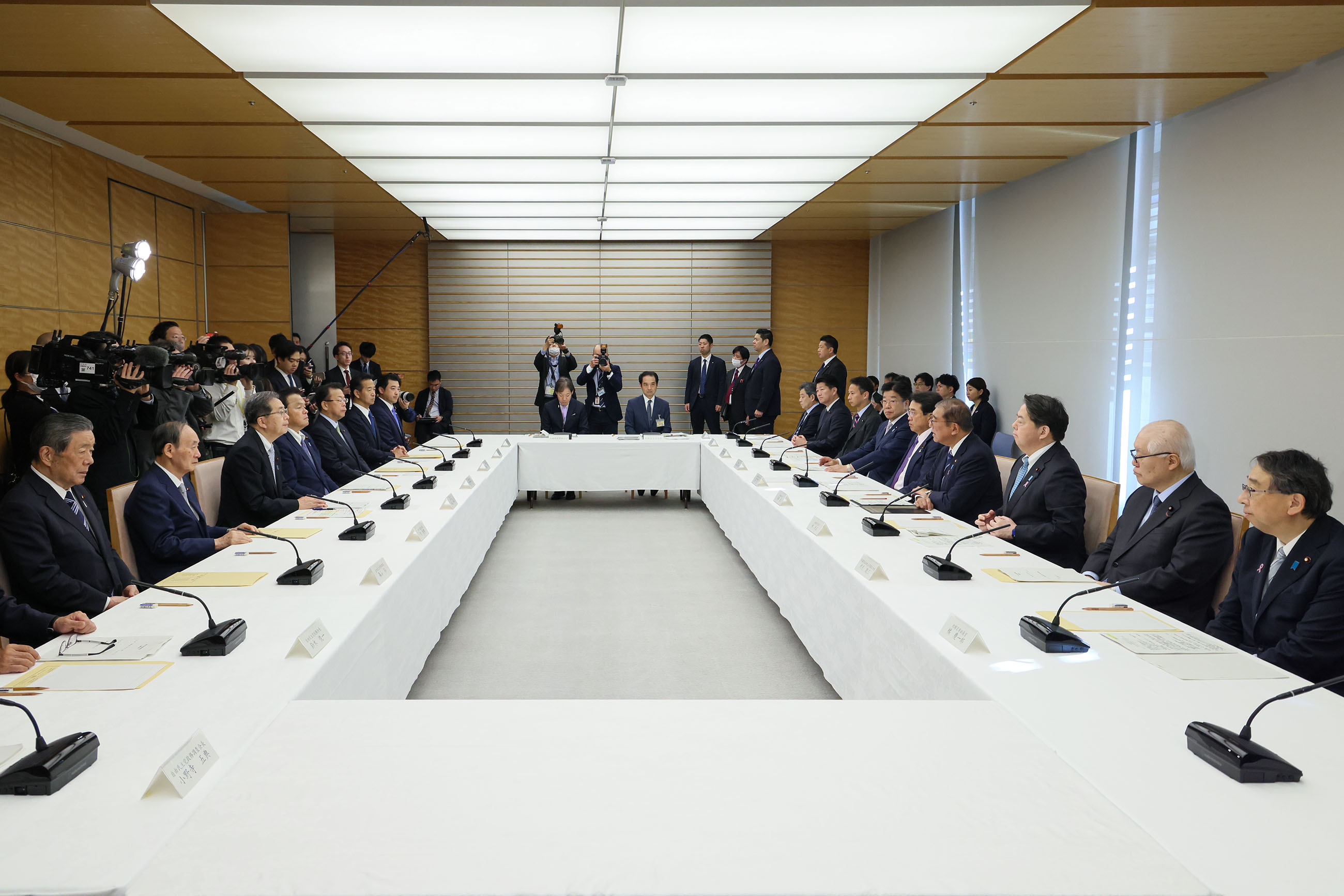 Prime Minister Ishiba wrapping up the meeting (3)