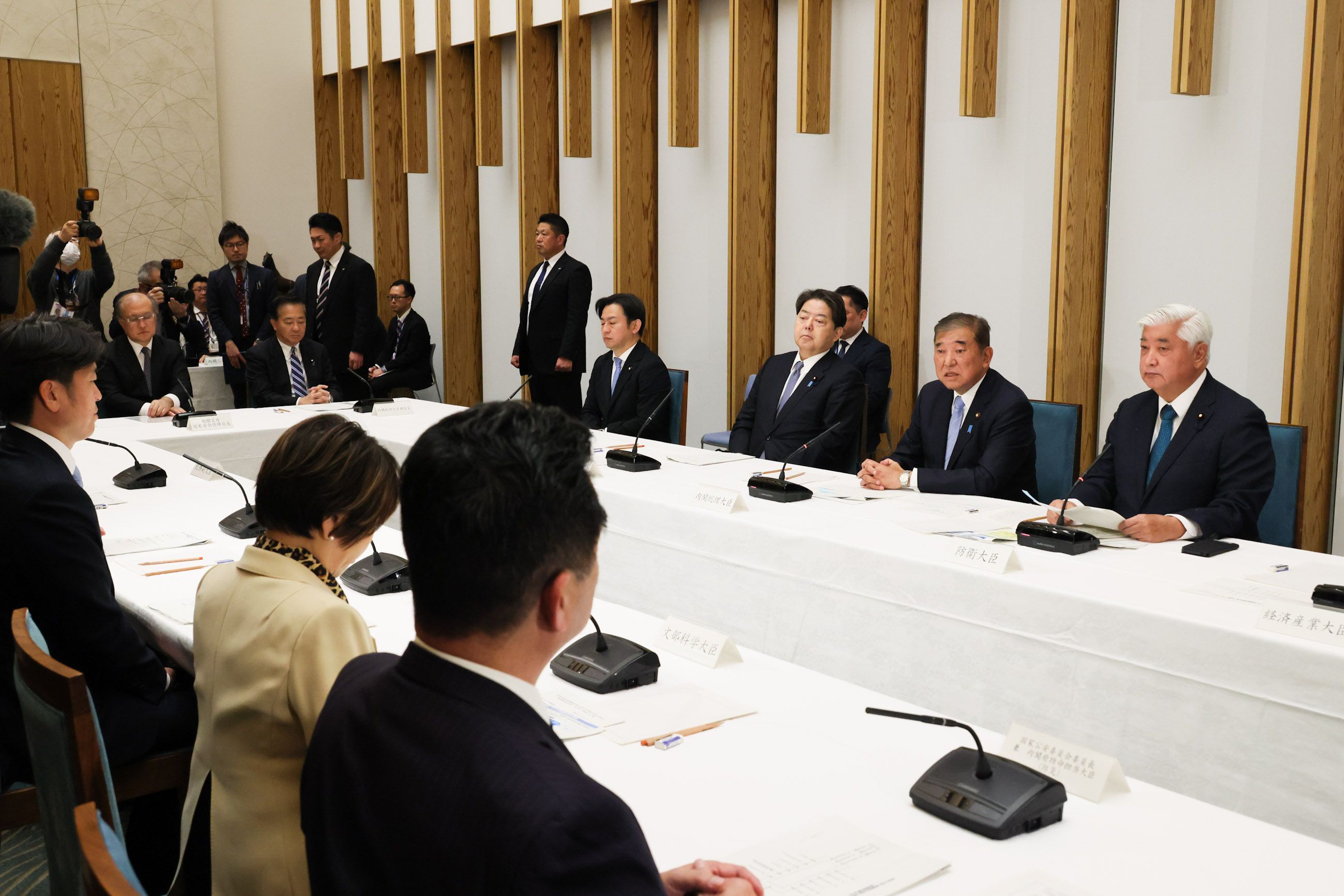 Prime Minister Ishiba wrapping up the meeting (3)